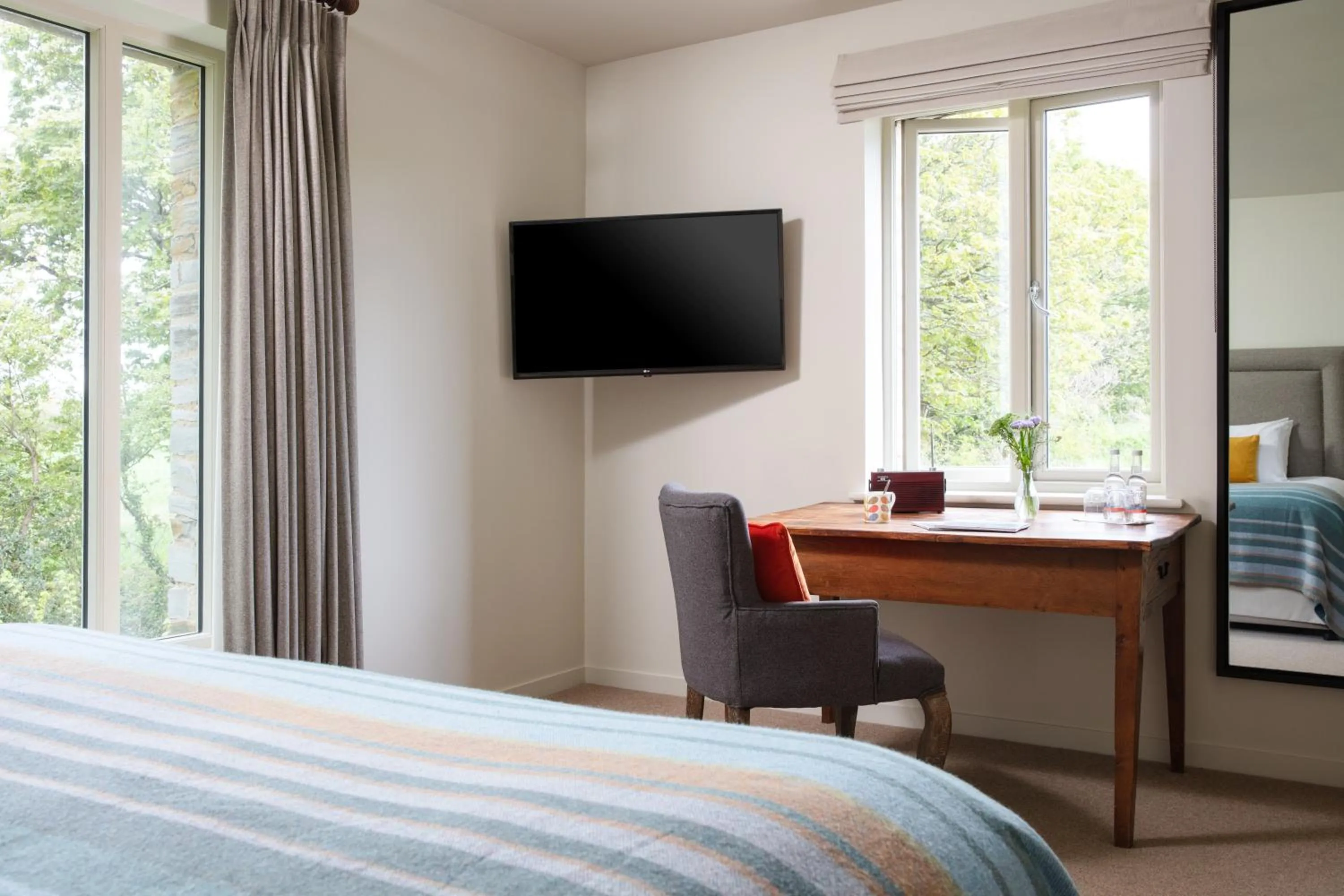 Bedroom, Bed in The Plume of Feathers