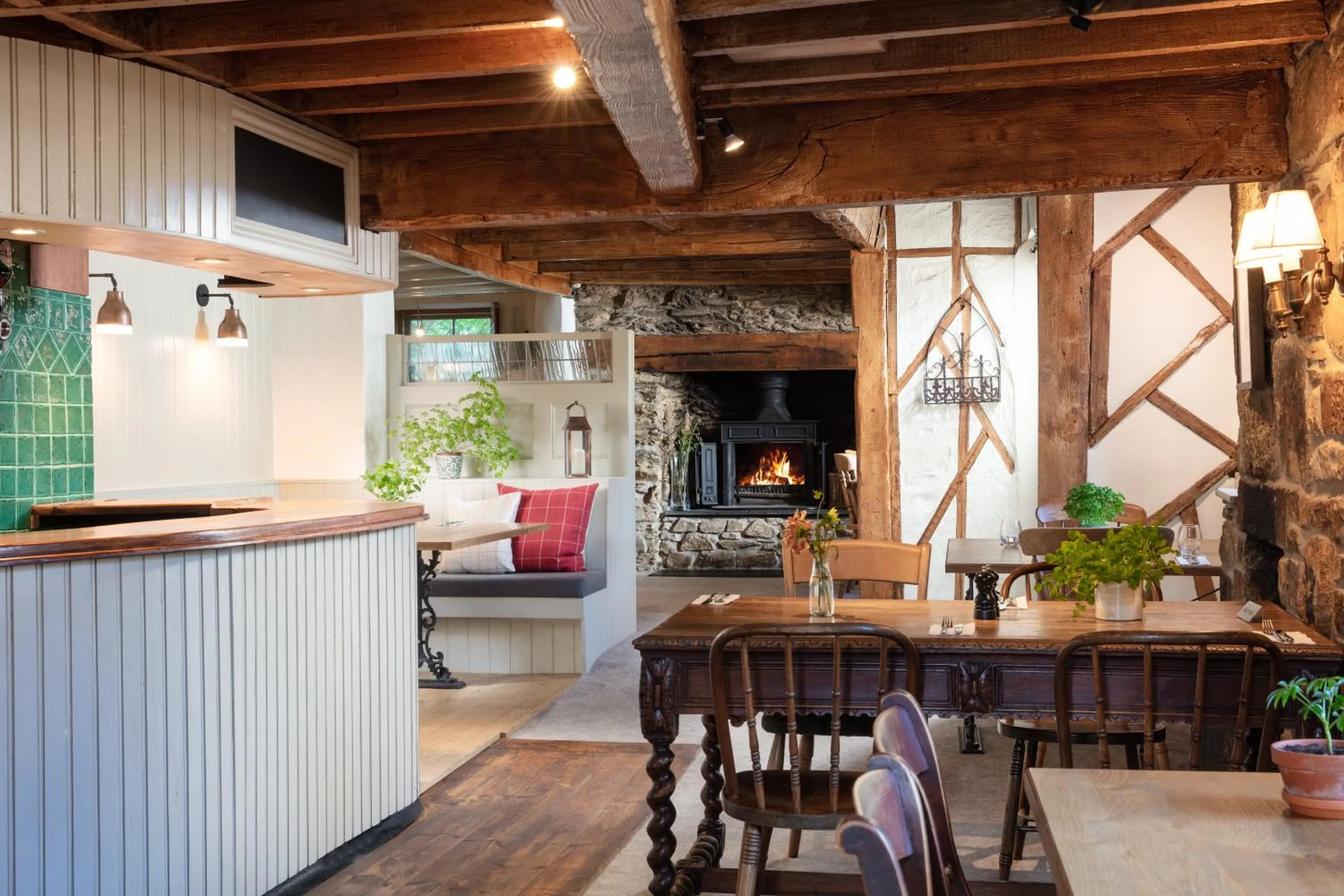 Restaurant/places to eat in The Plume of Feathers