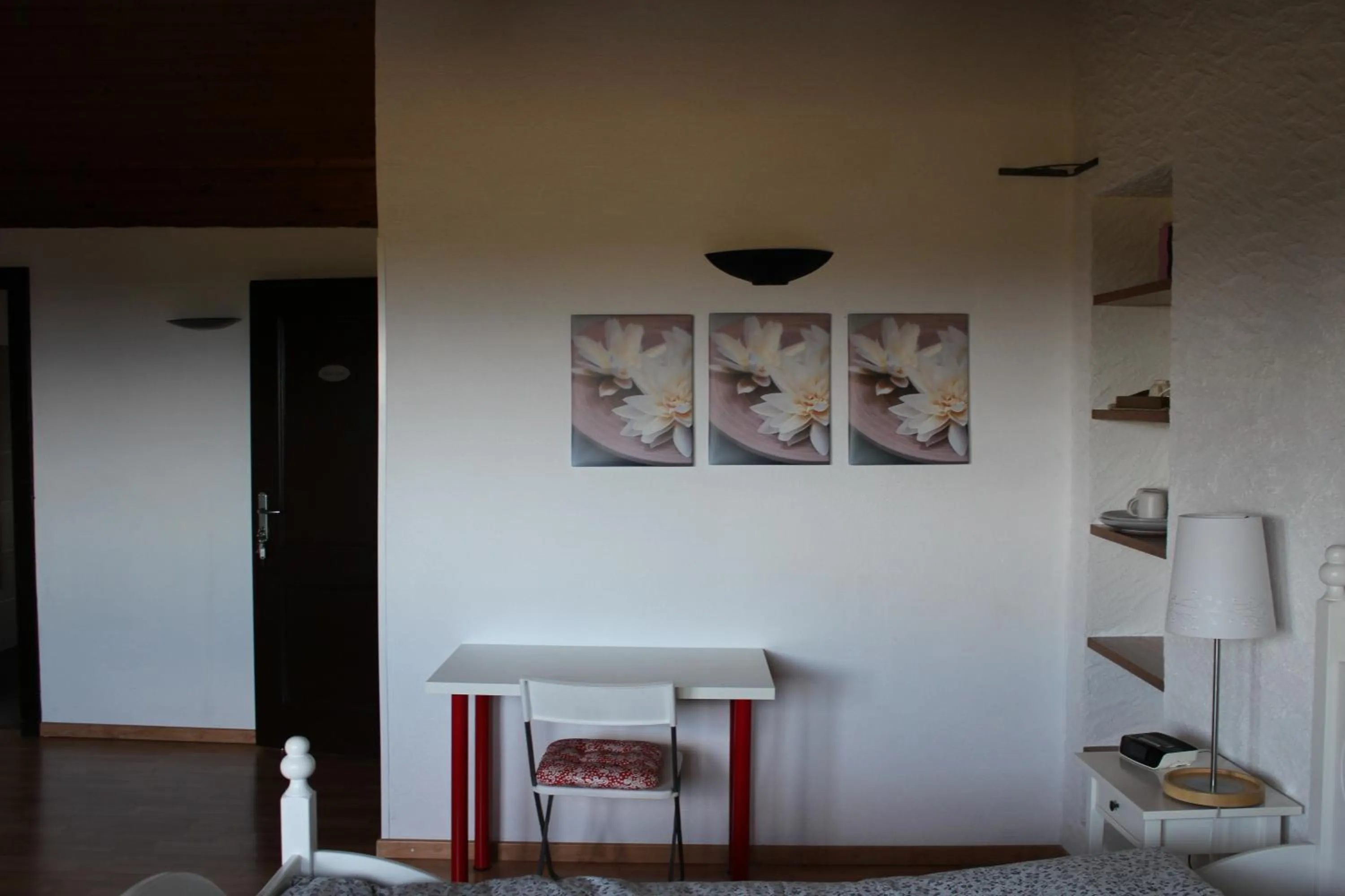 Photo of the whole room in Au cœur du vignoble sur Bursins