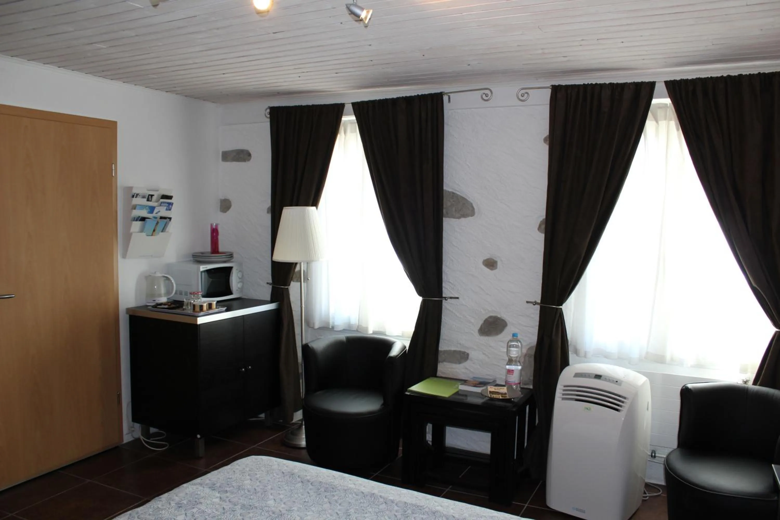 Photo of the whole room, Bed in Au cœur du vignoble sur Bursins