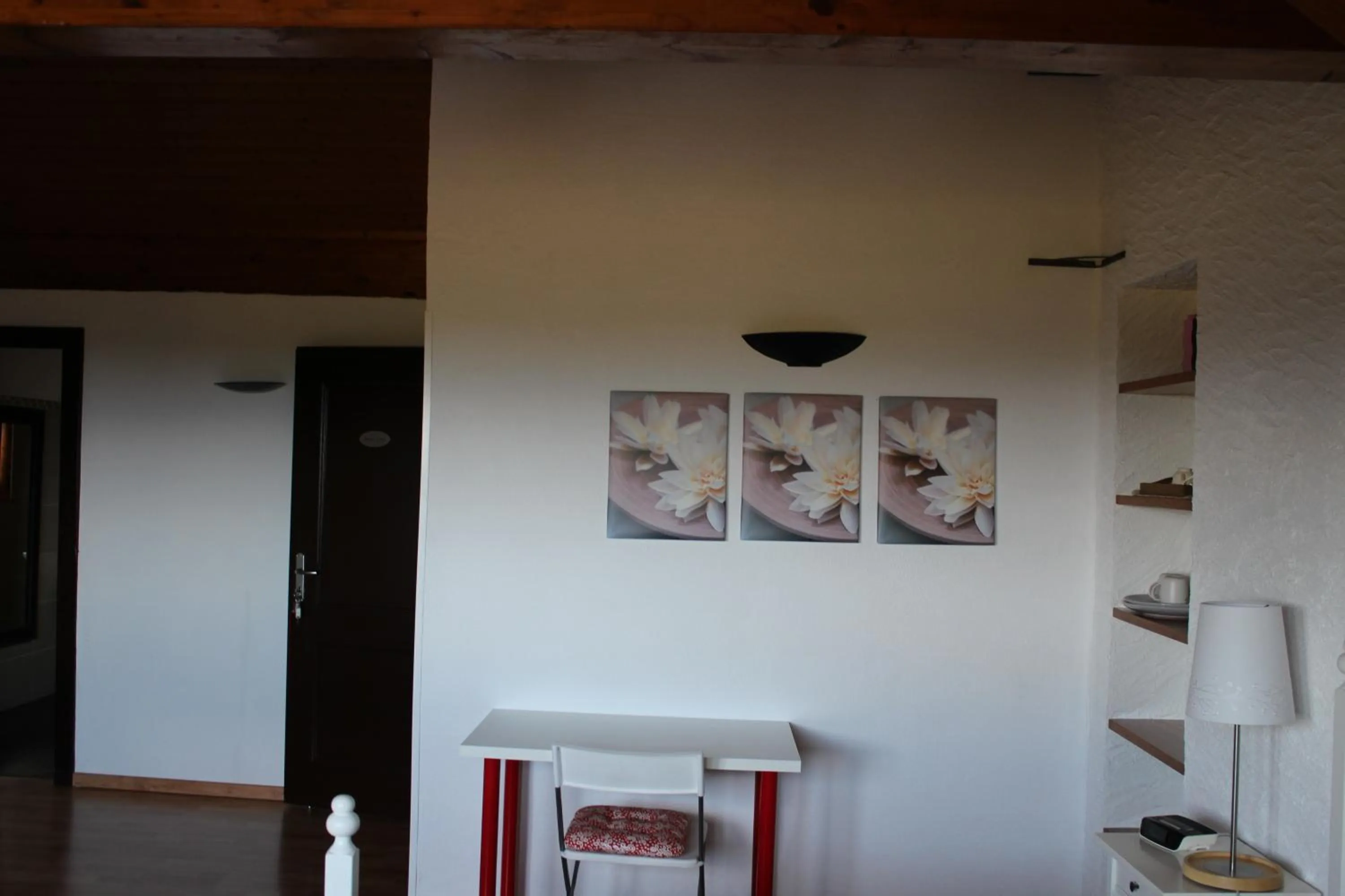 Photo of the whole room in Au cœur du vignoble sur Bursins