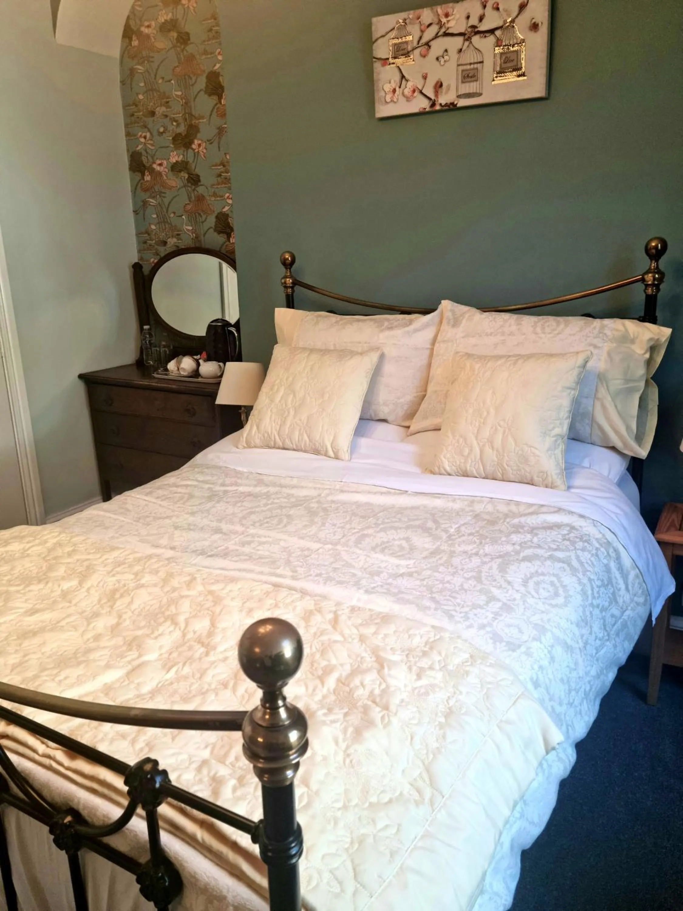 Bedroom, Bed in Mostyn House