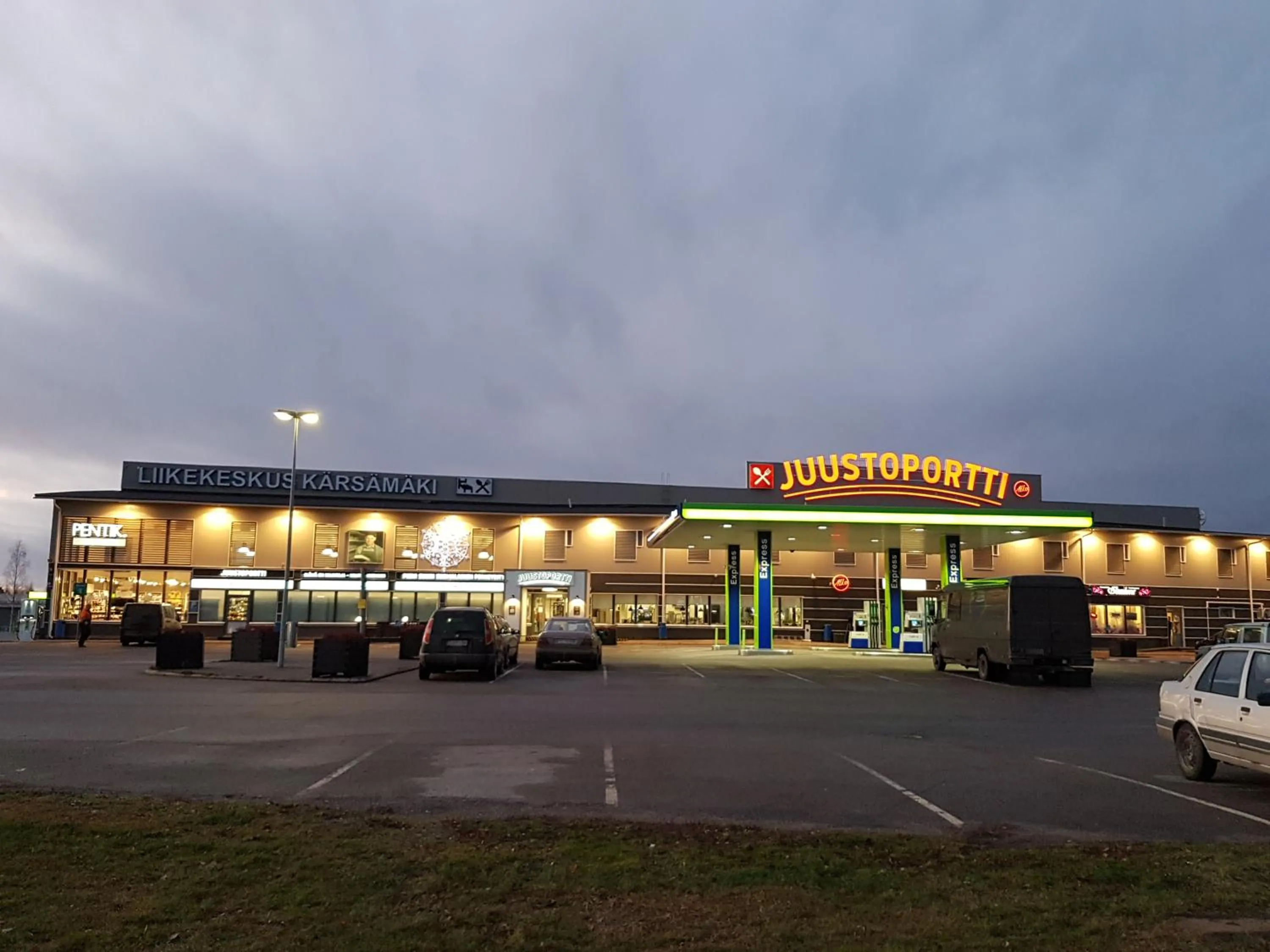 Facade/entrance in Hotelli Kärsämäki