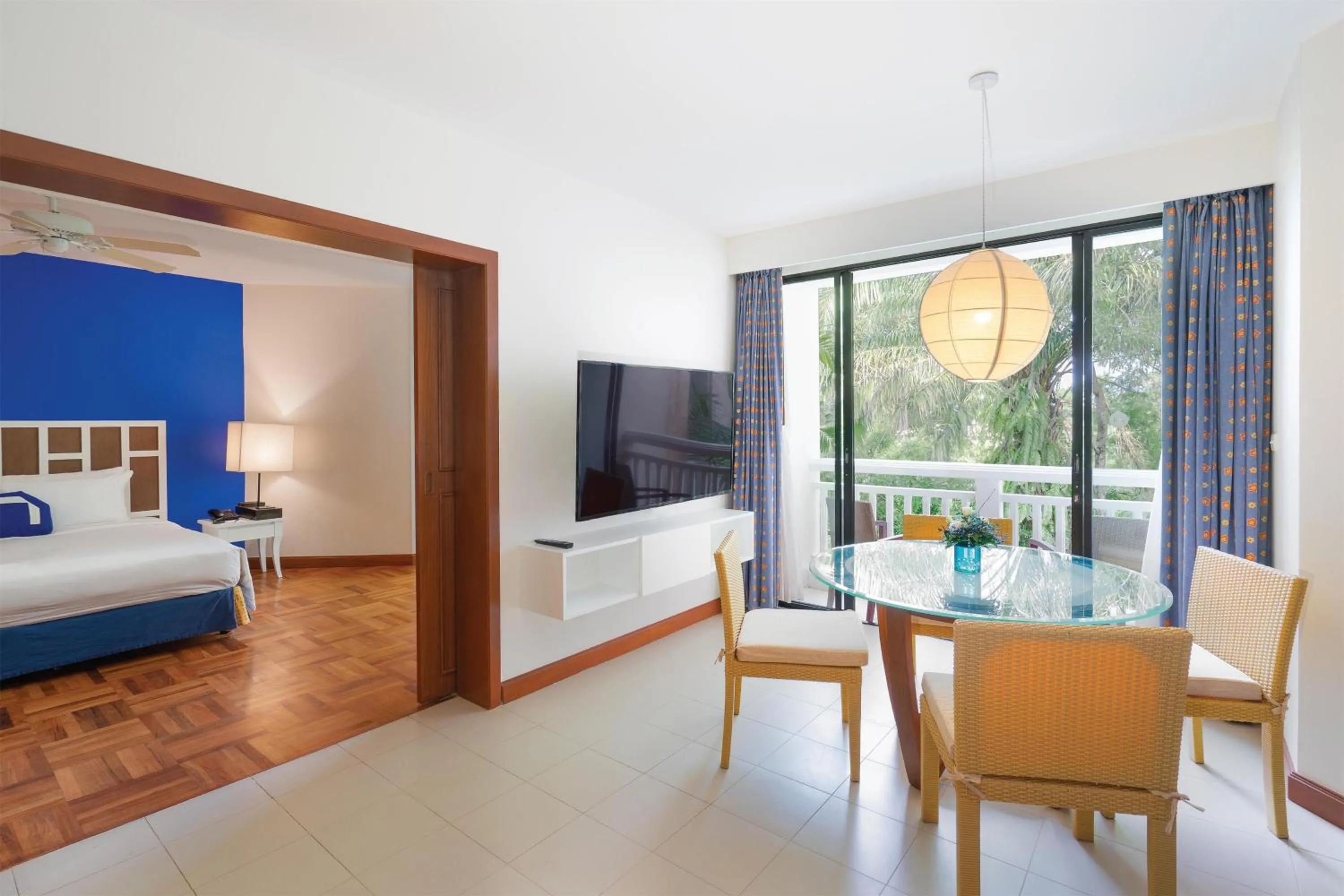 Property building, Bed in Homm Suites Laguna, part of Banyan Group