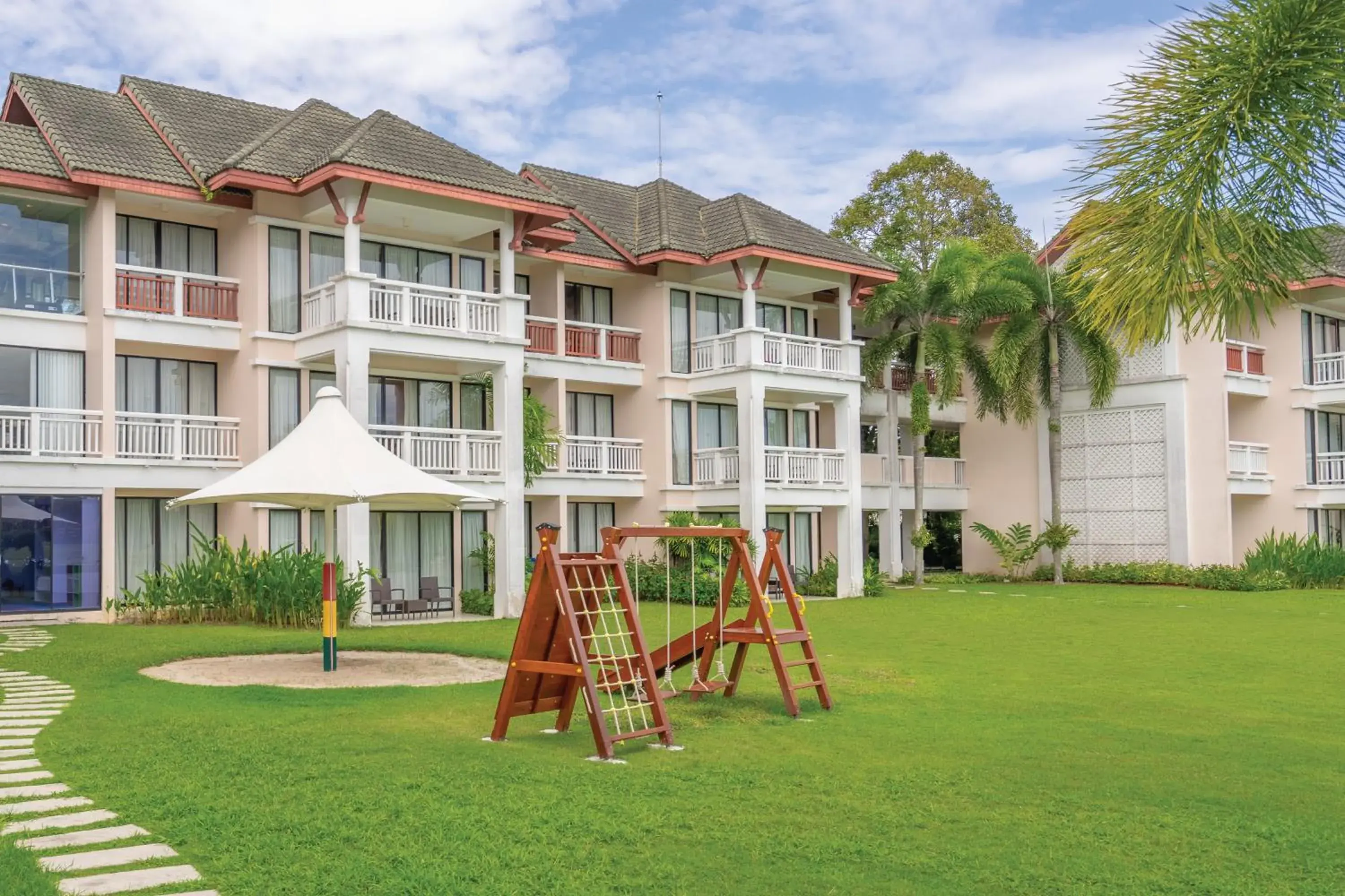 Property building in Homm Suites Laguna, part of Banyan Group Property building in Homm Suites Laguna, part of Banyan Group