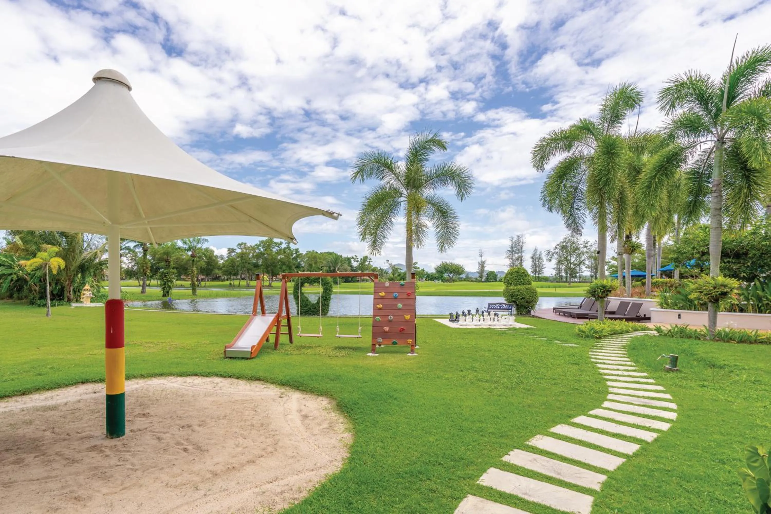 Day in Homm Suites Laguna, part of Banyan Group