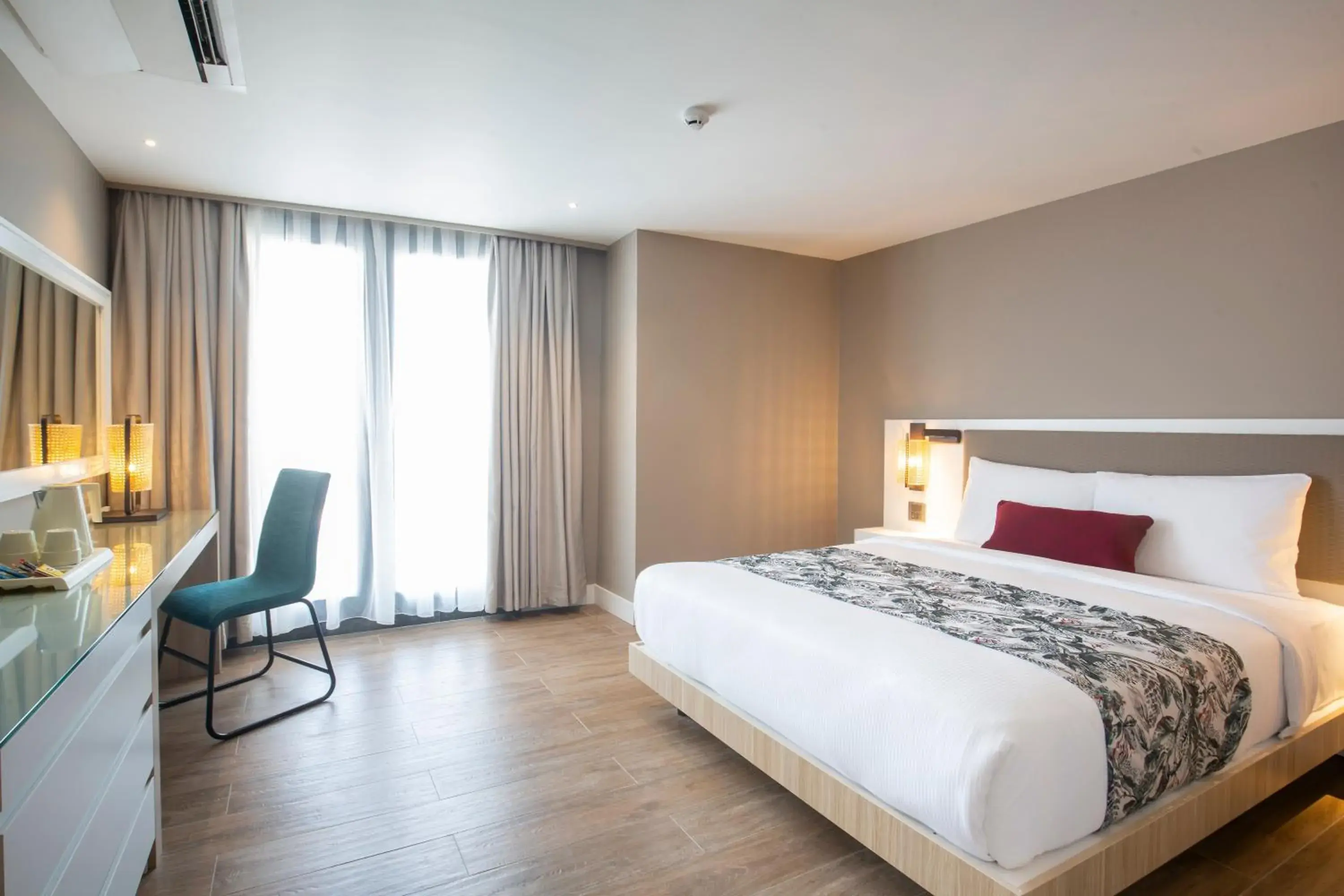 Photo of the whole room, Bed in WOOVO Phuket Patong - by Swandor Photo of the whole room, Bed in WOOVO Phuket Patong - by Swandor