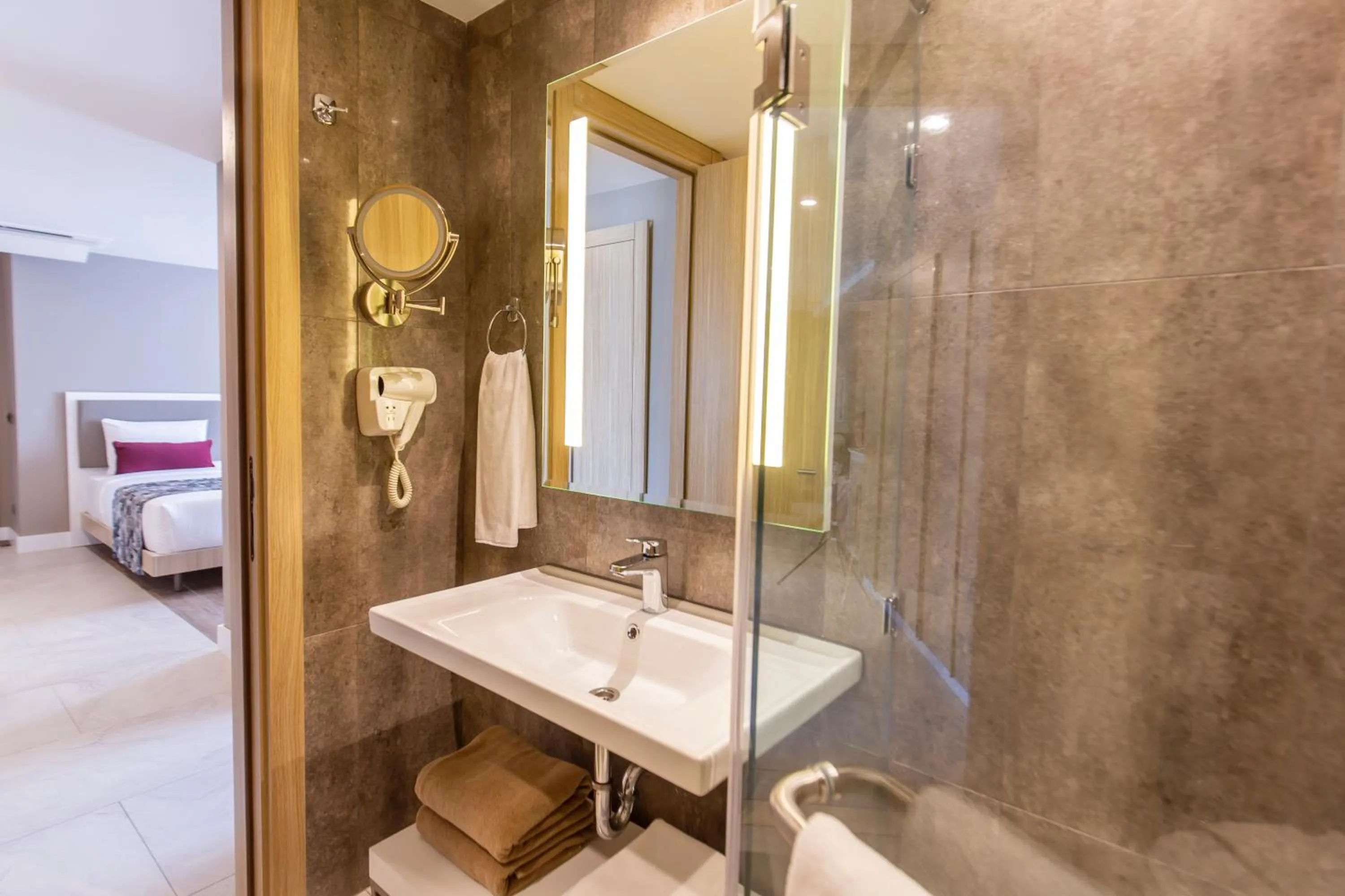 Bathroom, Bed in WOOVO Phuket Patong - by Swandor