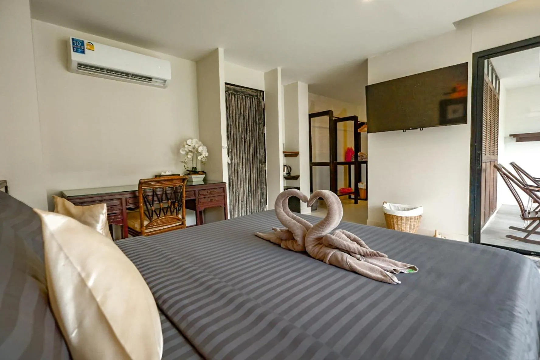 Bed in SriLanta Resort and Spa