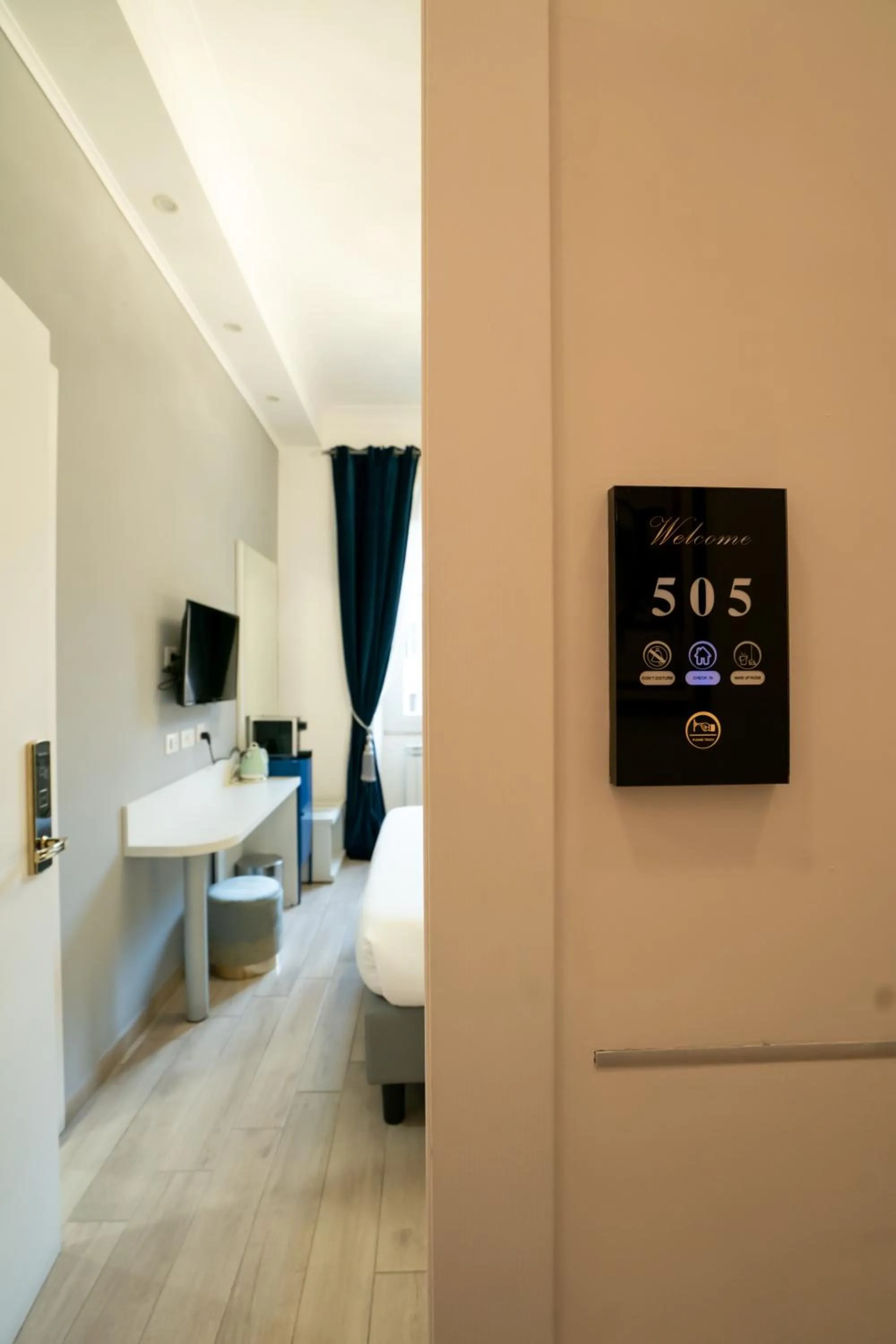 TV and multimedia in Archi di Roma Guest House