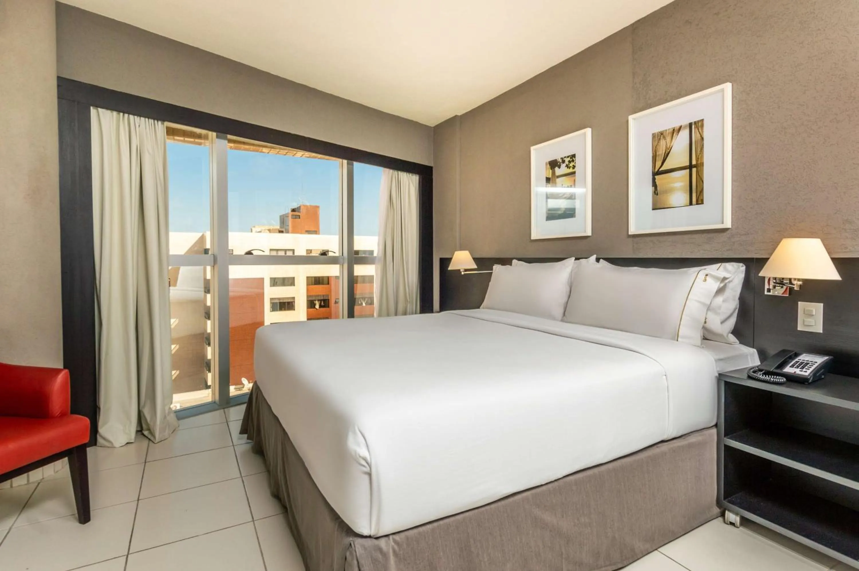 Bed in Holiday Inn Express Maceió, an IHG Hotel