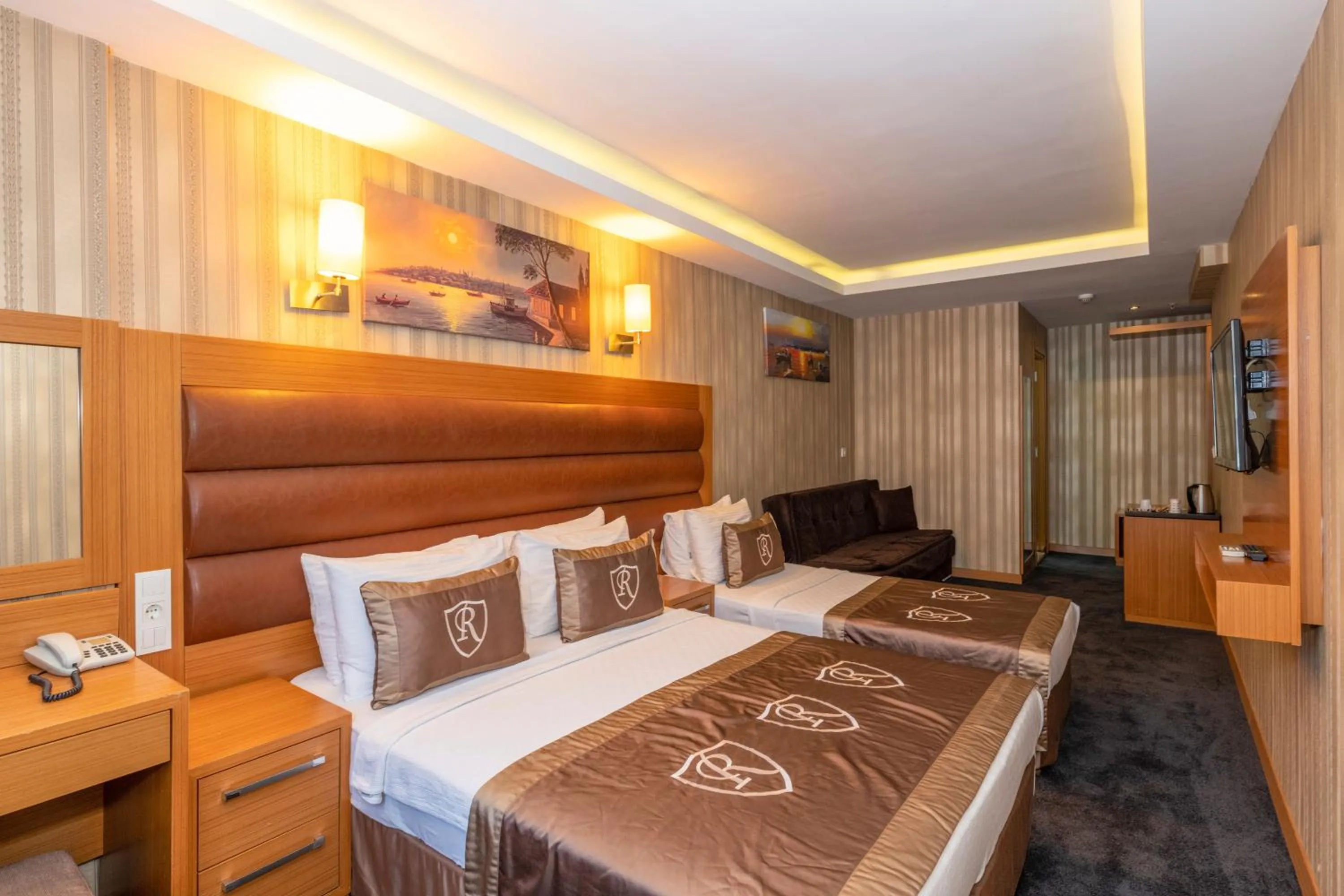 Photo of the whole room, Bed in Regno Hotel