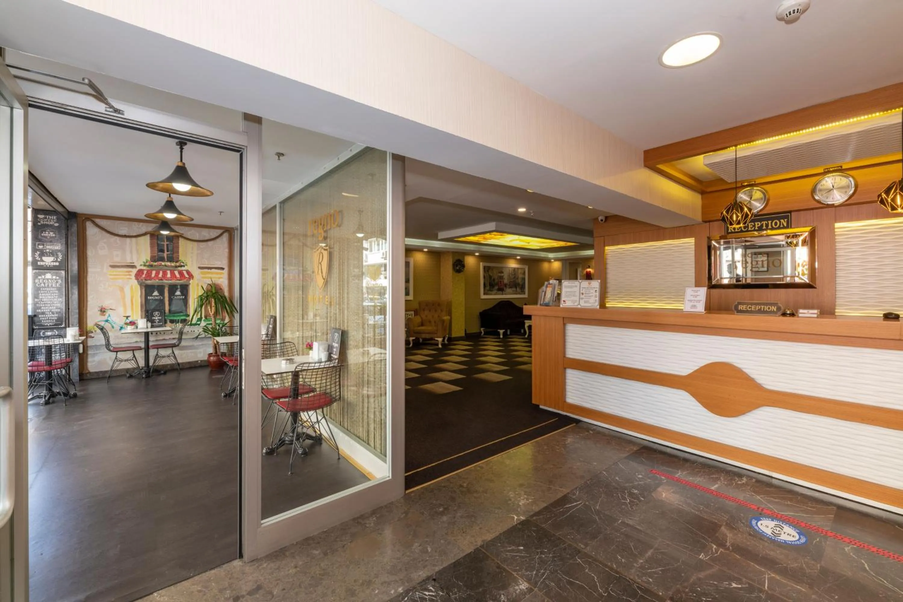 Facade/entrance in Regno Hotel