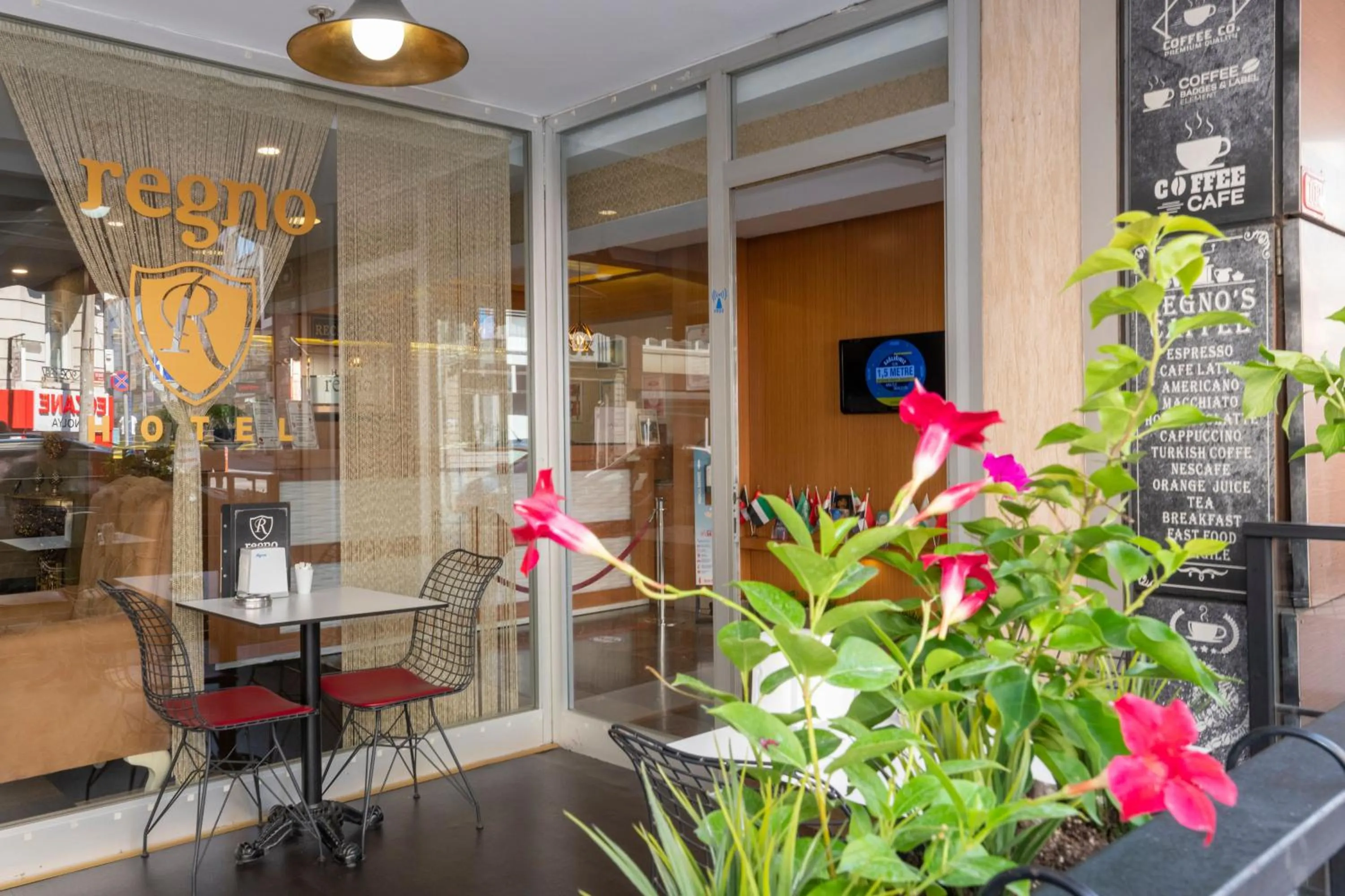 Facade/entrance in Regno Hotel