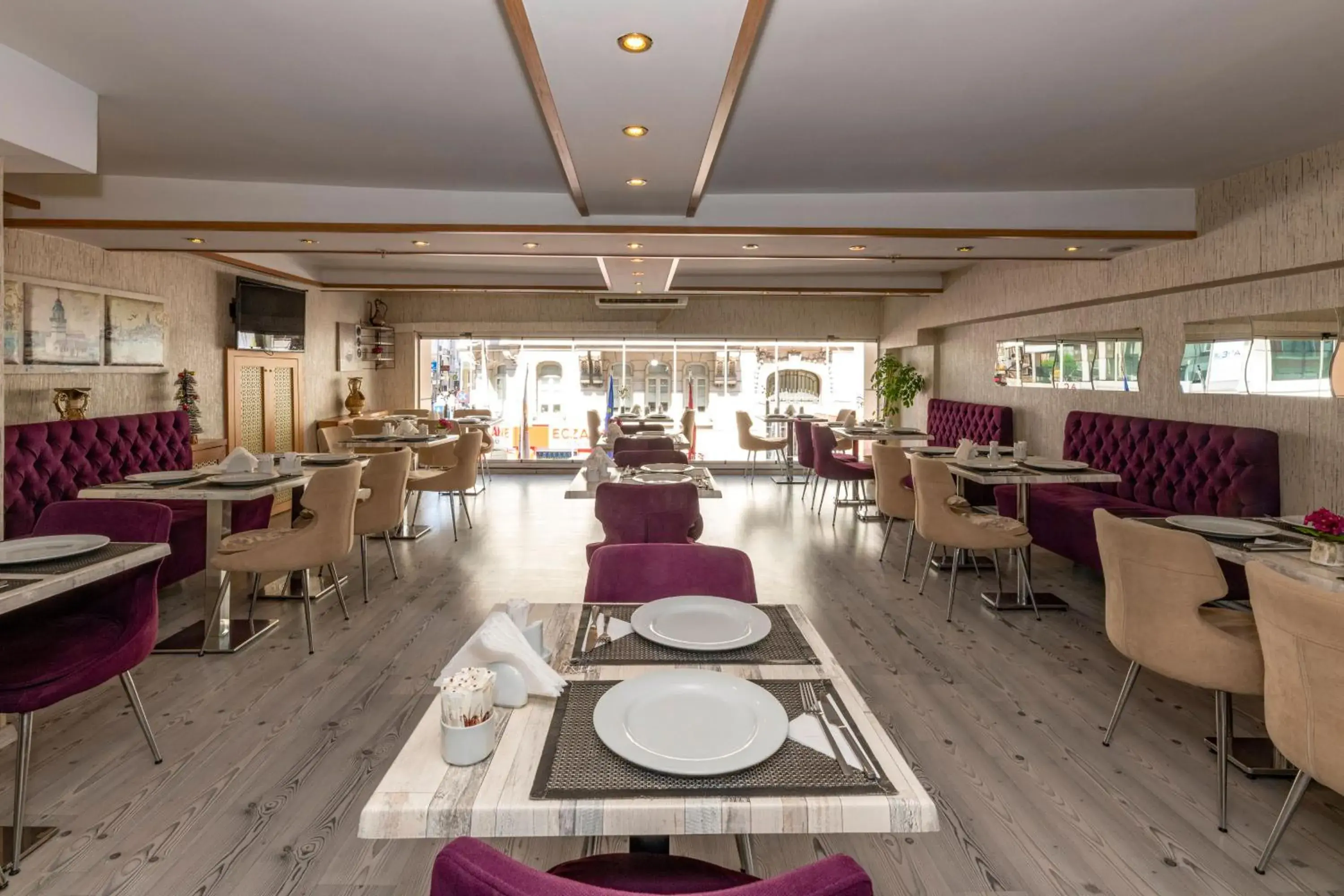 Restaurant/places to eat in Regno Hotel Restaurant/places to eat in Regno Hotel