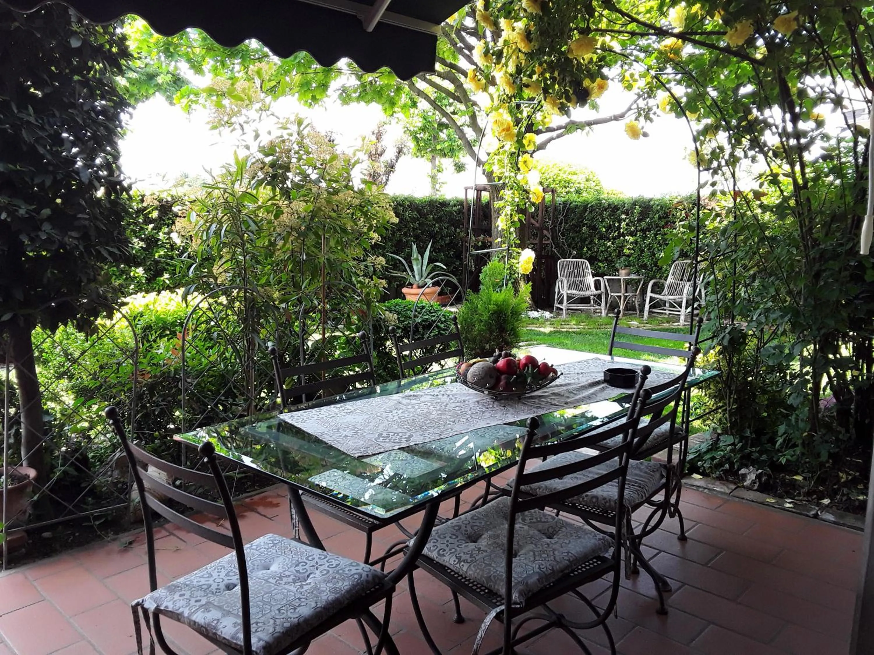 Garden in B&B LA ROSA GIALLA