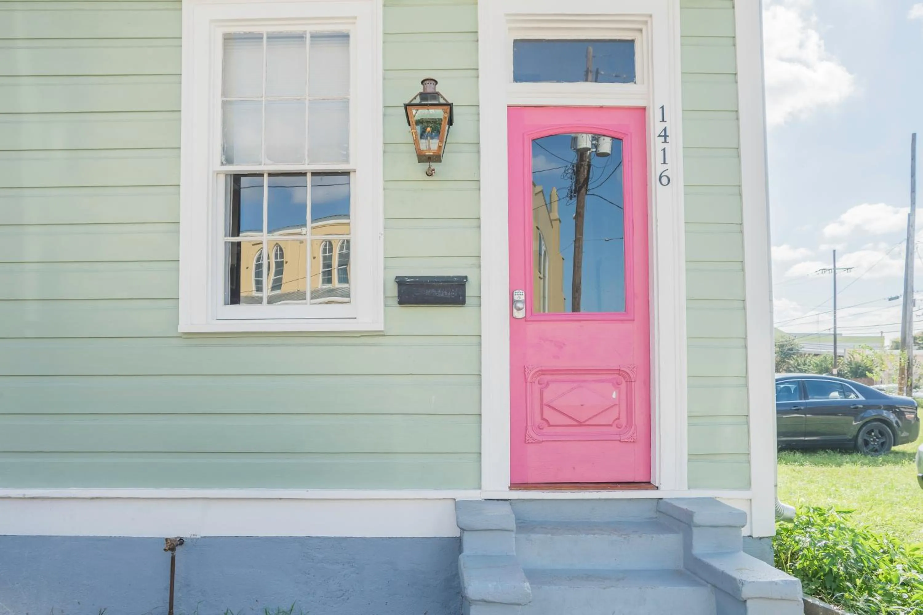 Property building in Crescent City Cottage