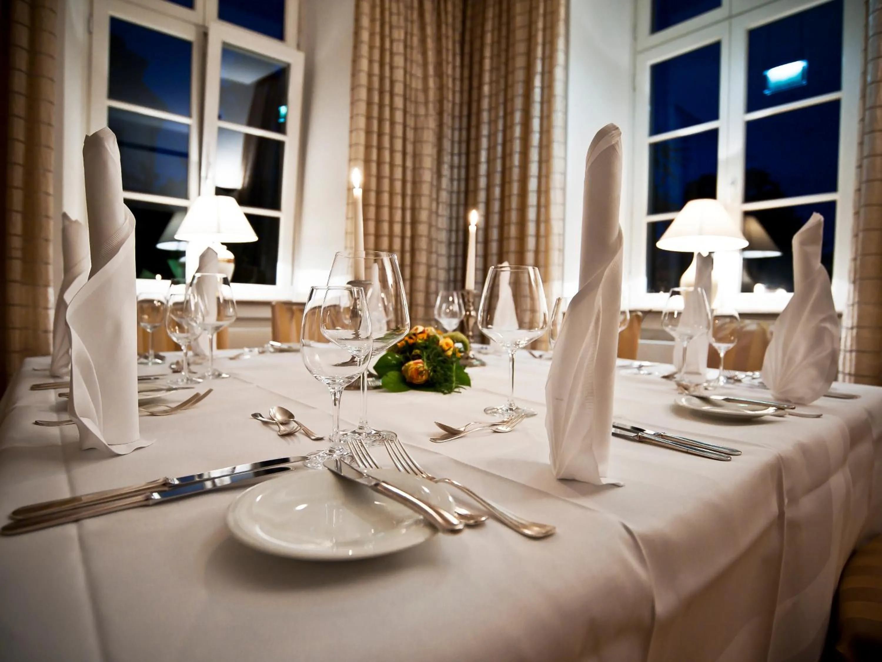 Restaurant/places to eat in Schloss Berge