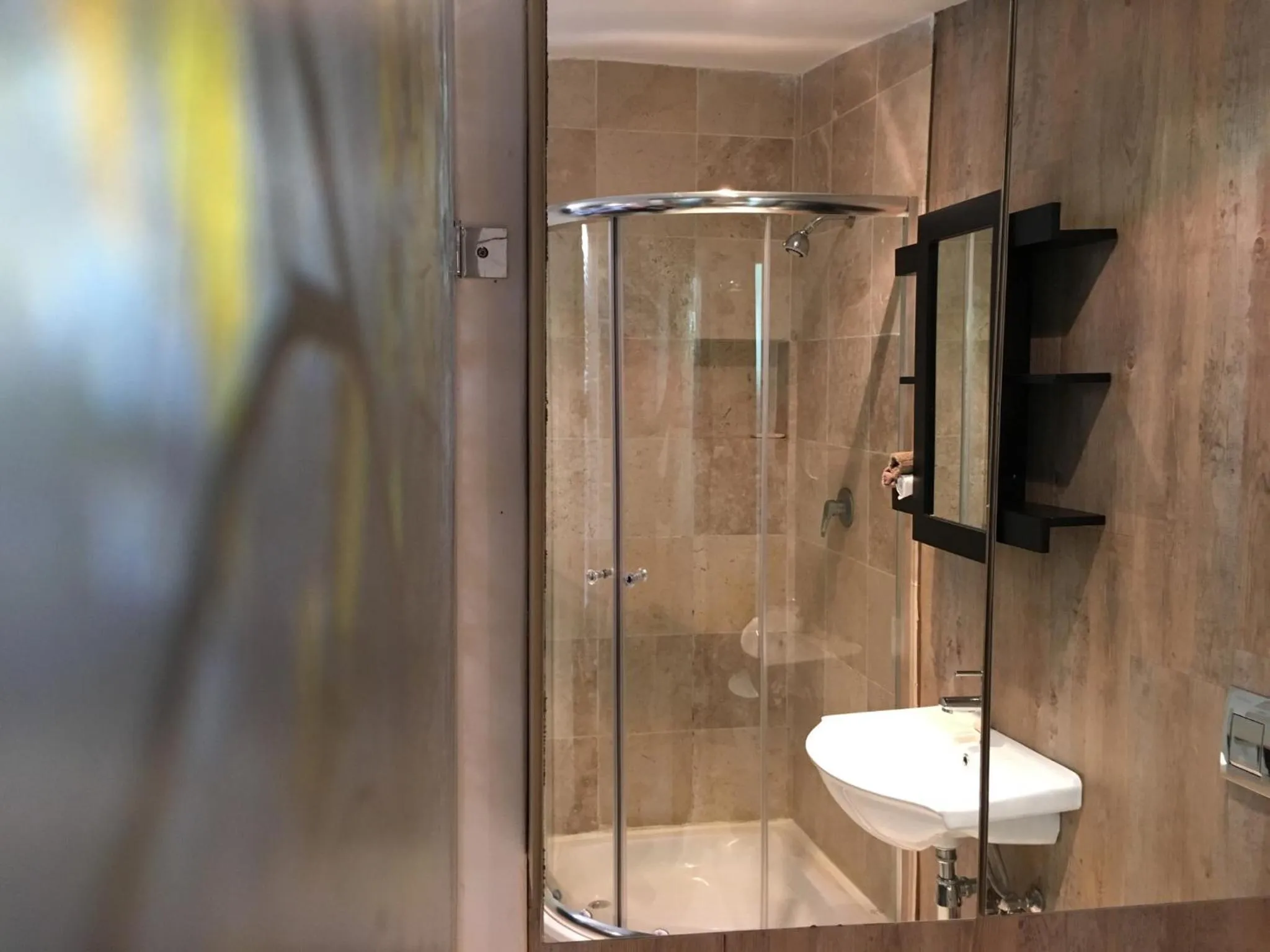 Bathroom in Gordons Guesthouse