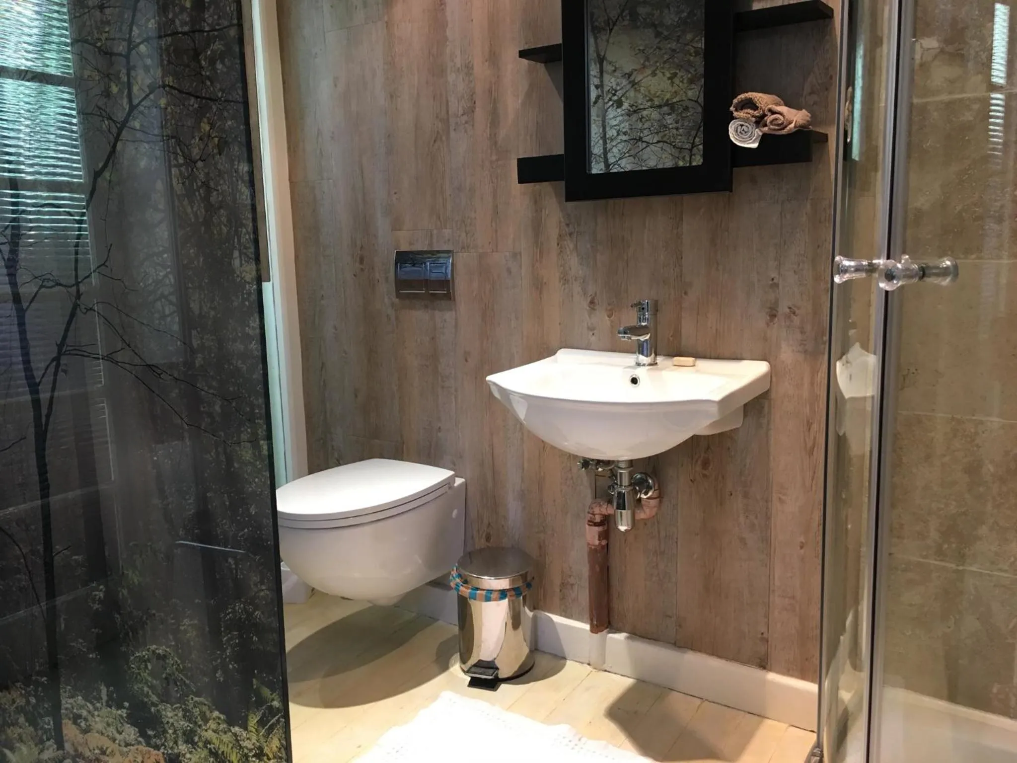 Bathroom in Gordons Guesthouse