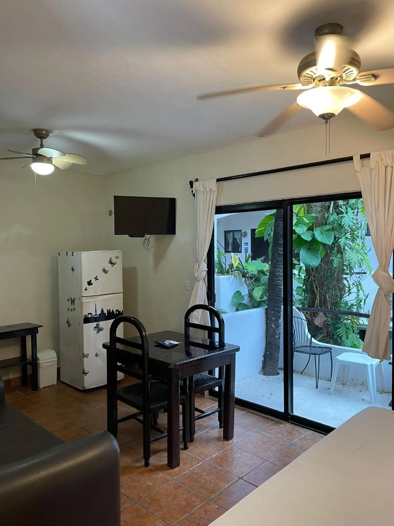 Dining area in Moonshine Hotel