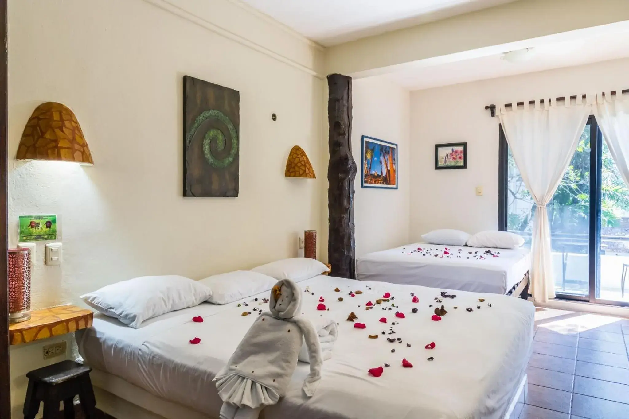 Photo of the whole room, Bed in Moonshine Hotel Photo of the whole room, Bed in Moonshine Hotel