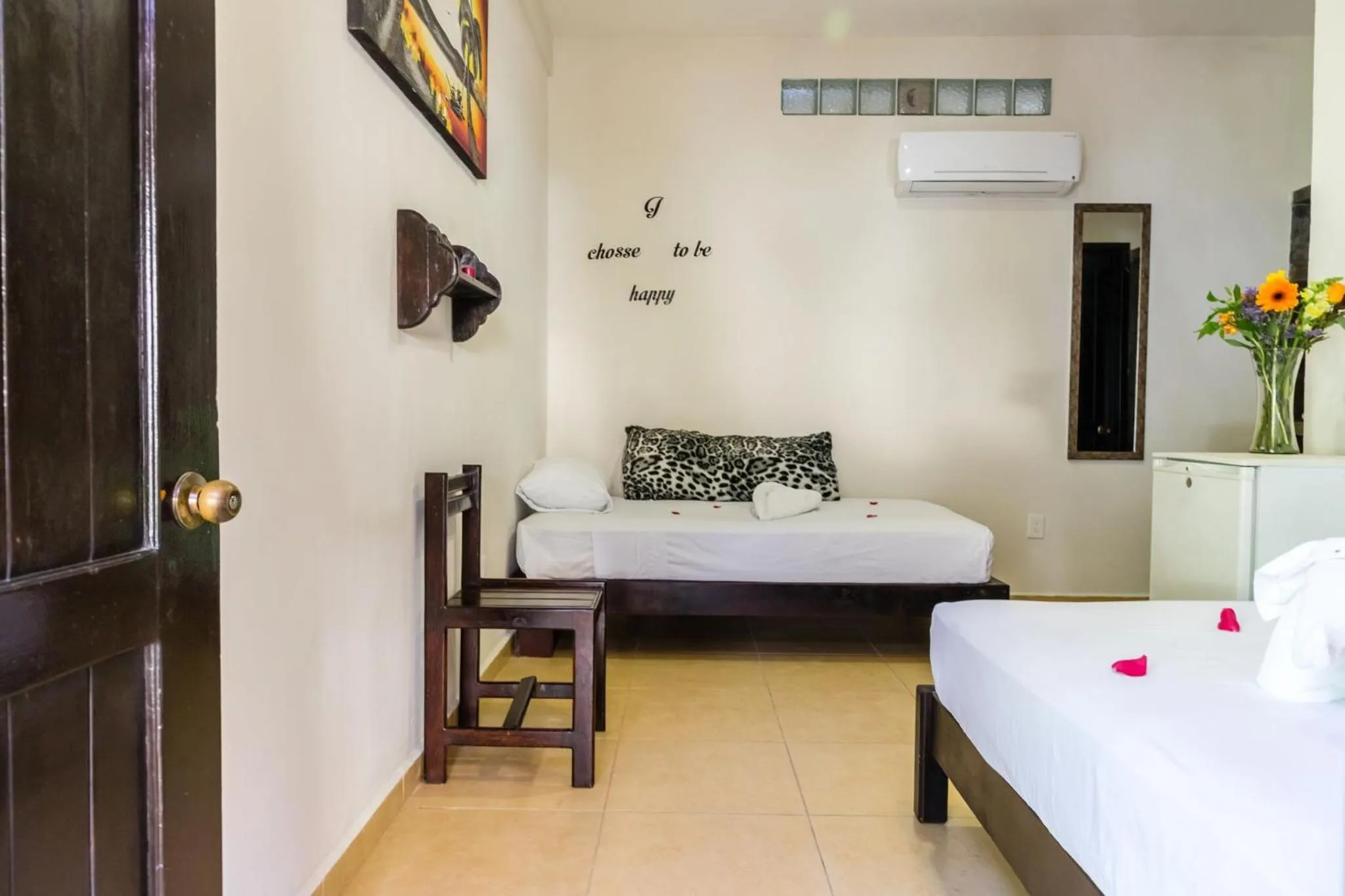 Photo of the whole room, Bed in Moonshine Hotel