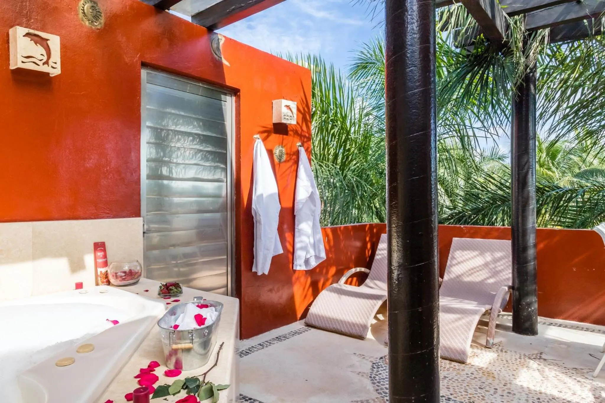 Hot Tub in Moonshine Hotel