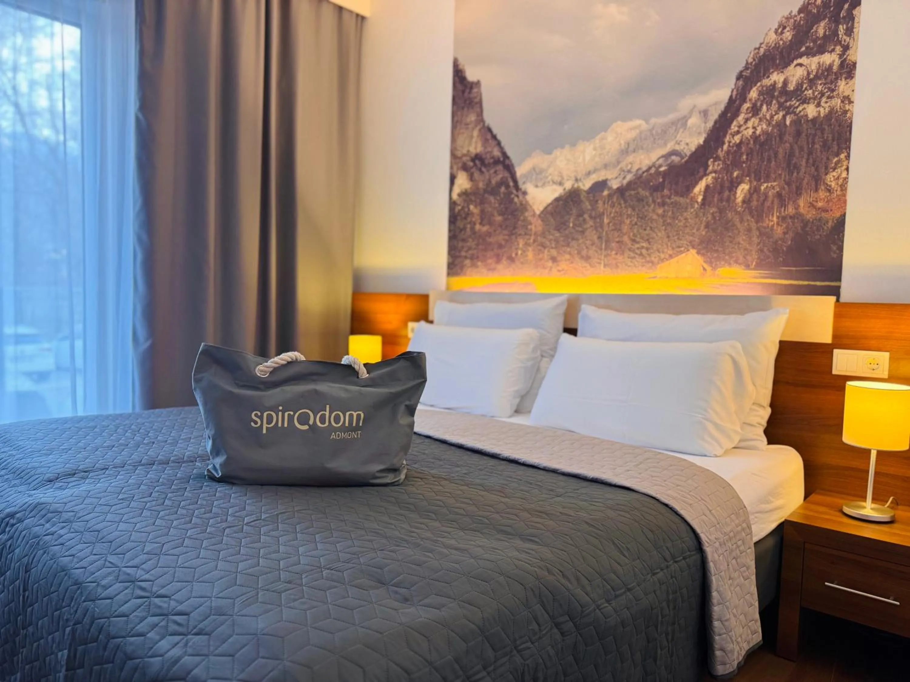 Bed in Hotel Spirodom