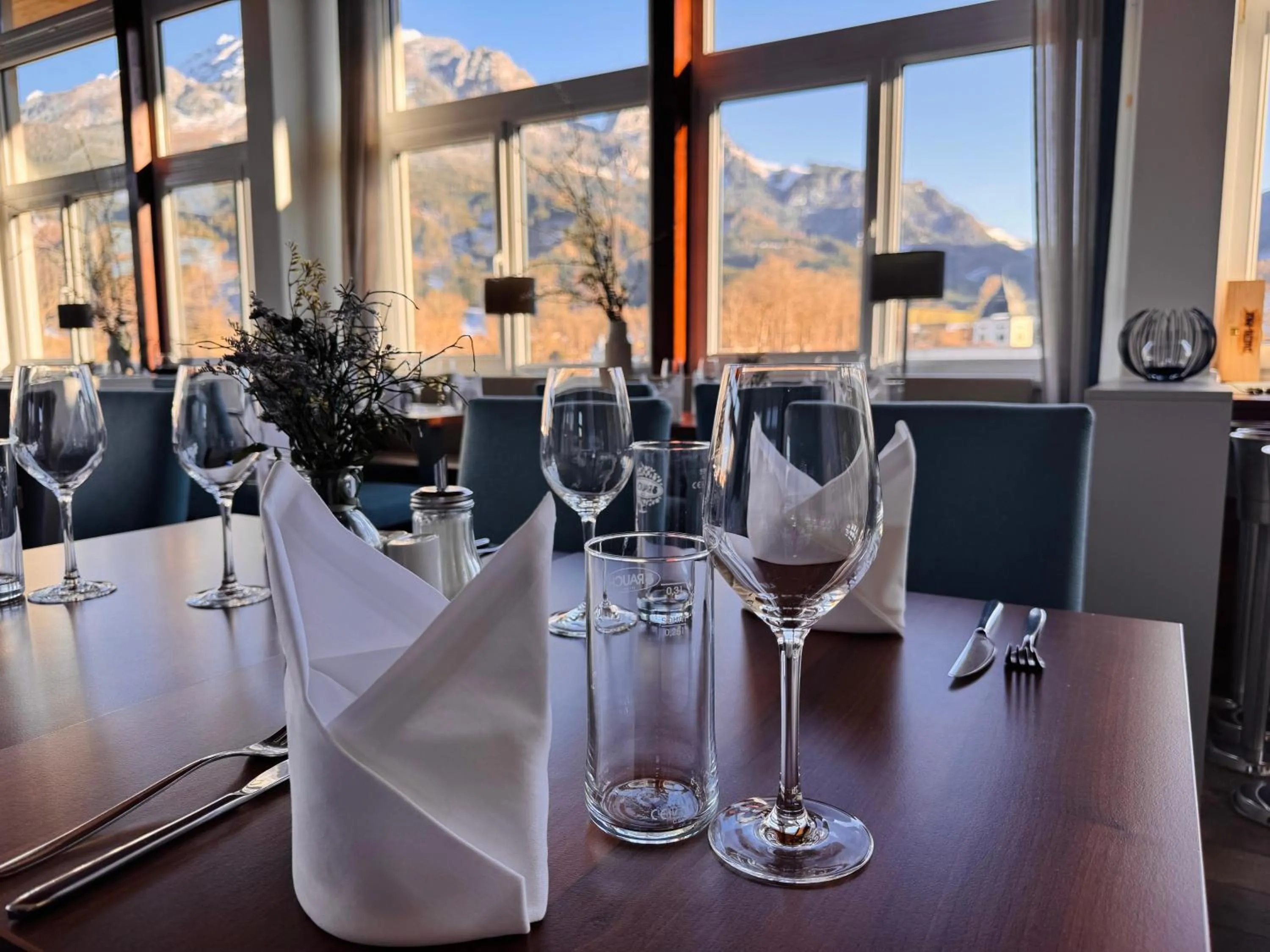 Restaurant/places to eat in Hotel Spirodom