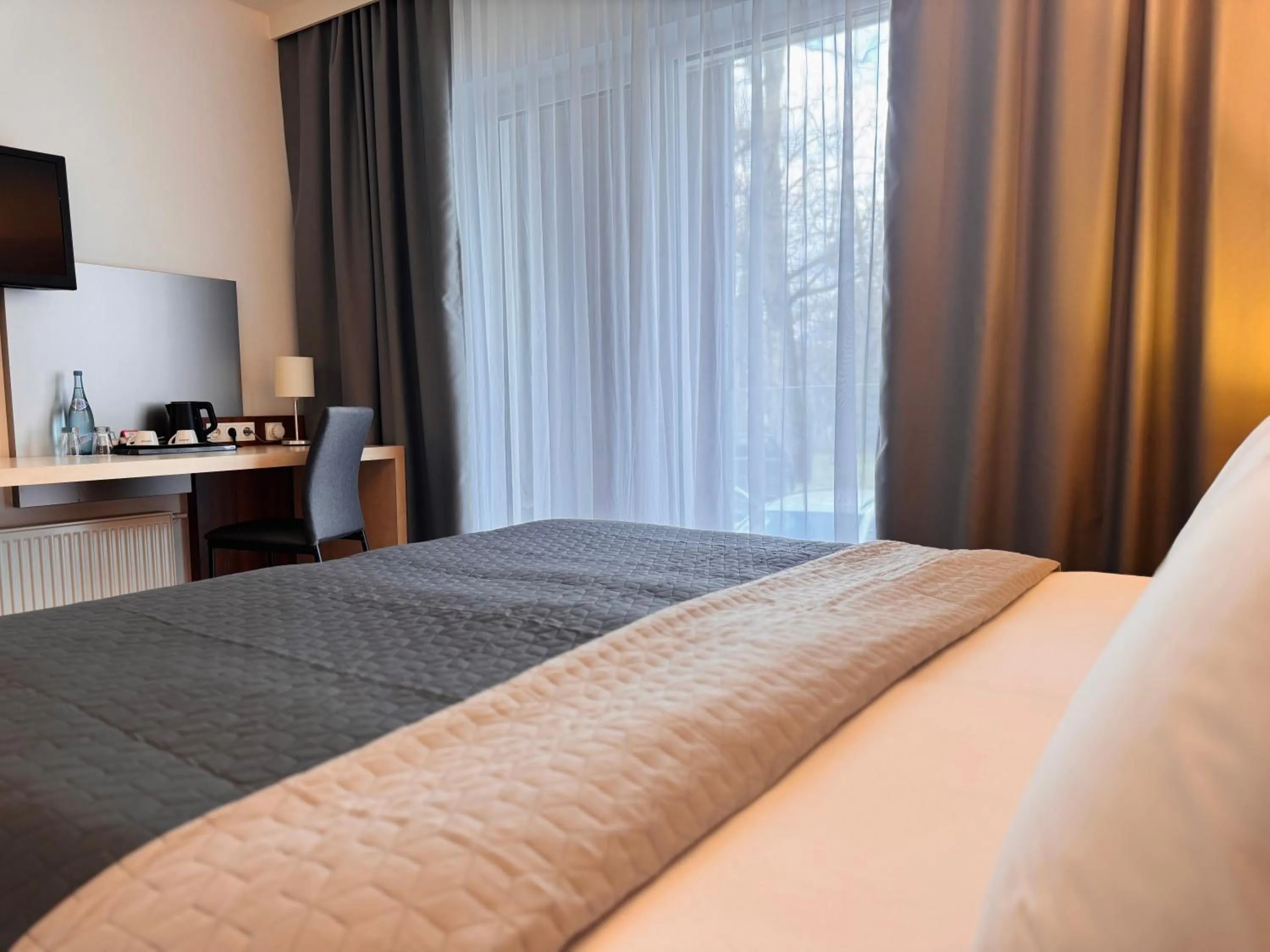 Bedroom, Bed in Hotel Spirodom