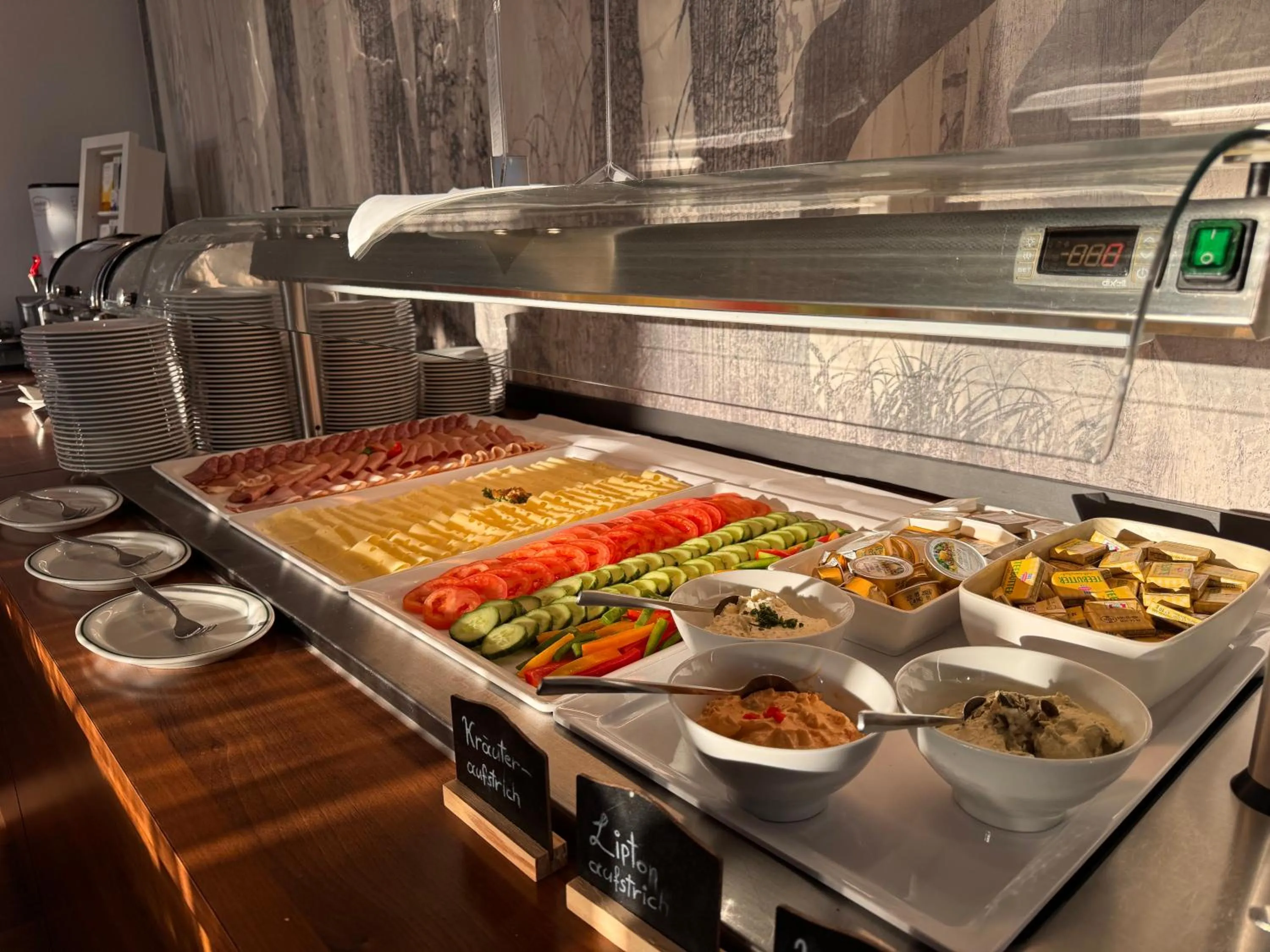 Buffet breakfast in Hotel Spirodom