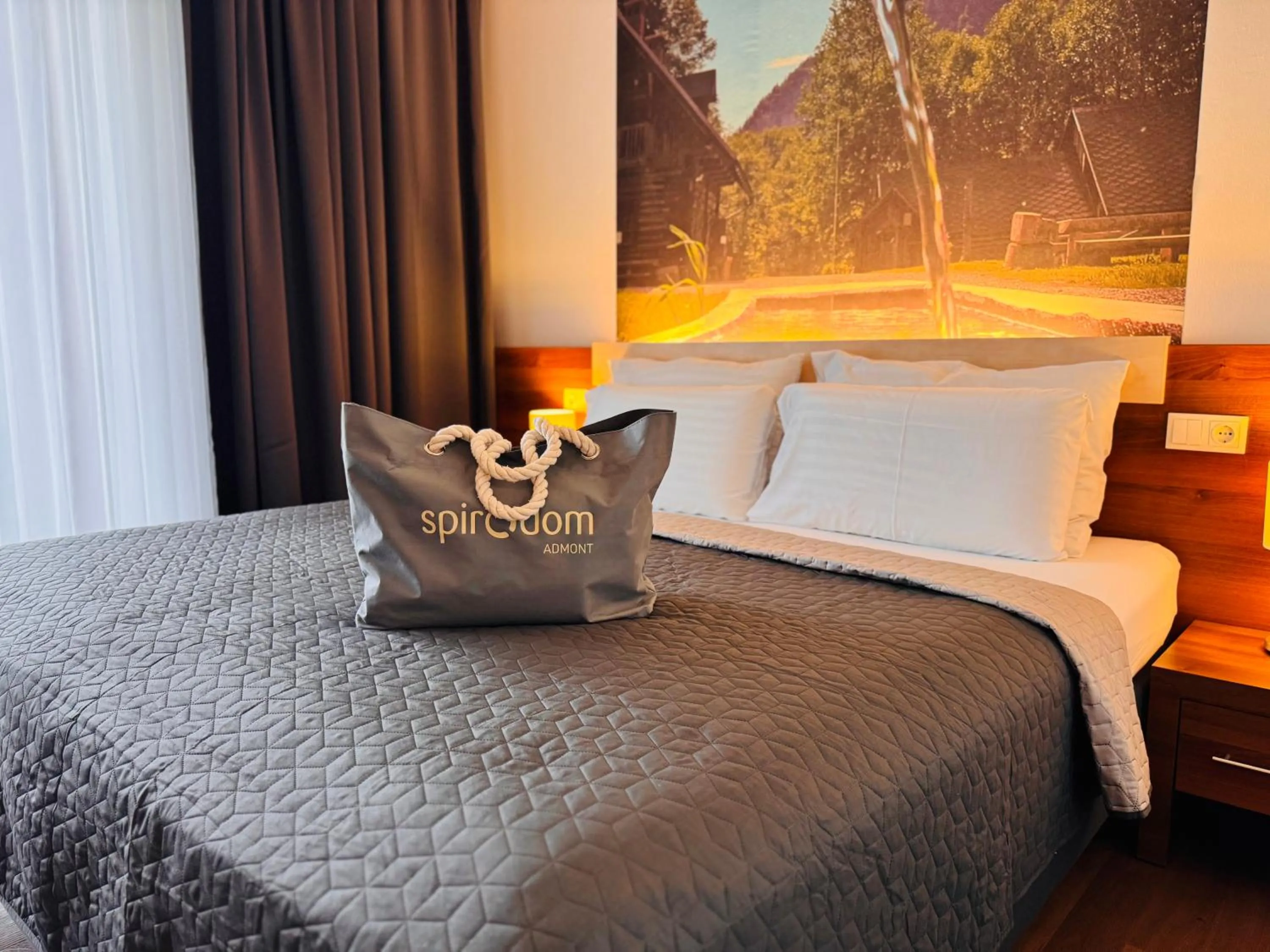 Bedroom, Bed in Hotel Spirodom