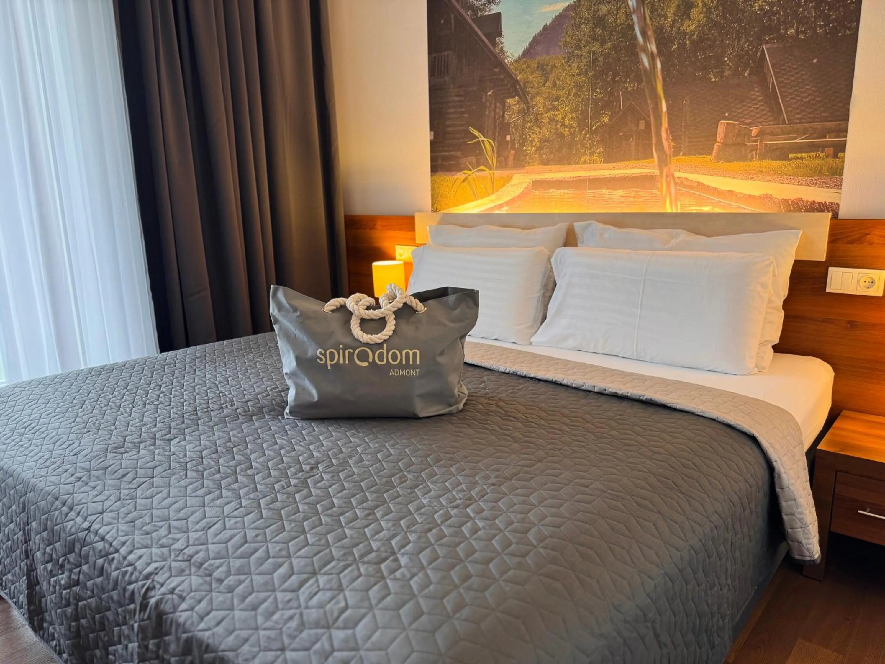 Bedroom, Bed in Hotel Spirodom