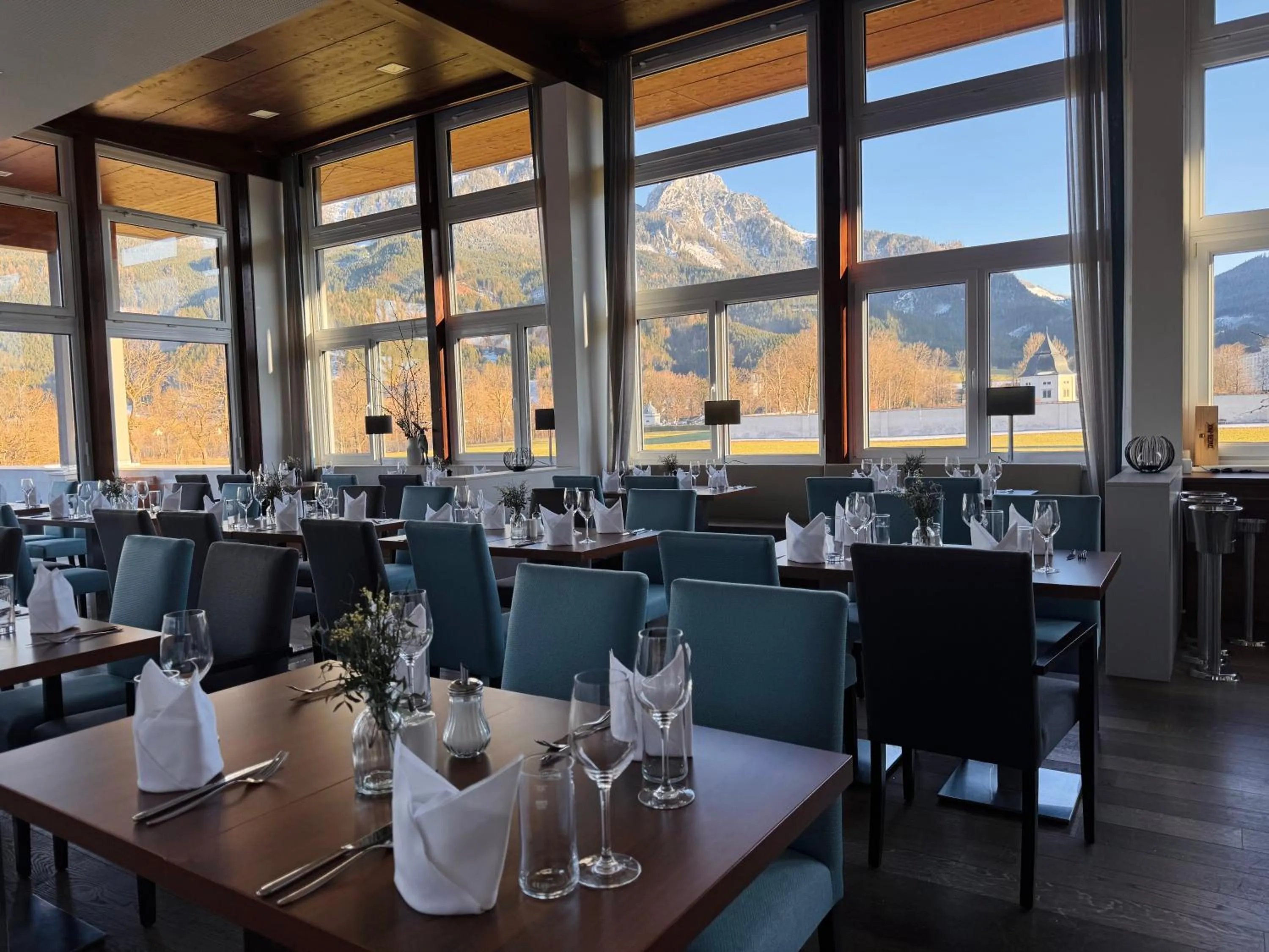 Restaurant/places to eat in Hotel Spirodom