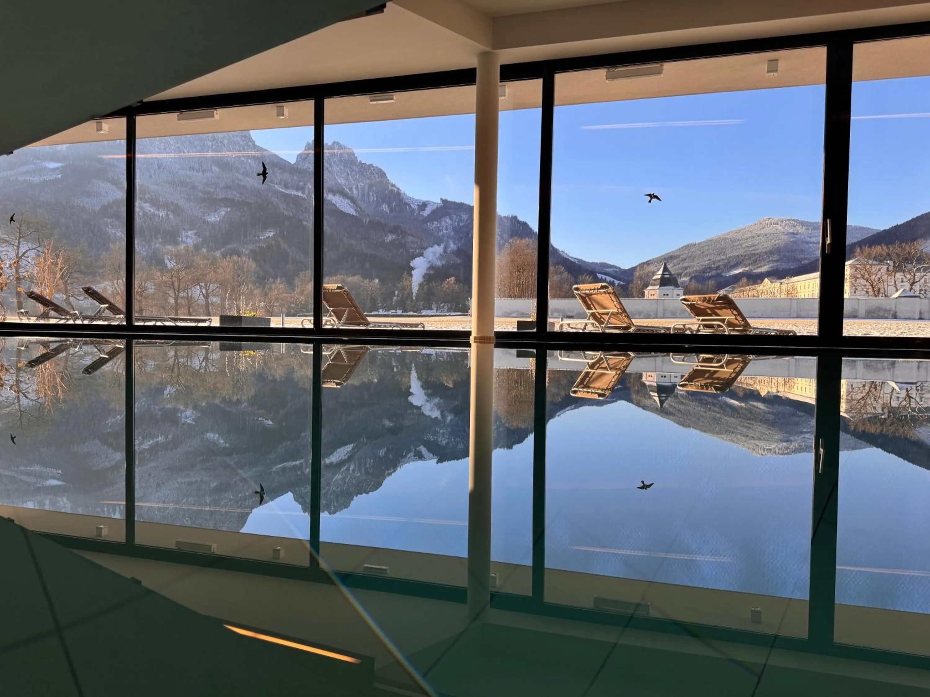 Pool view in Hotel Spirodom