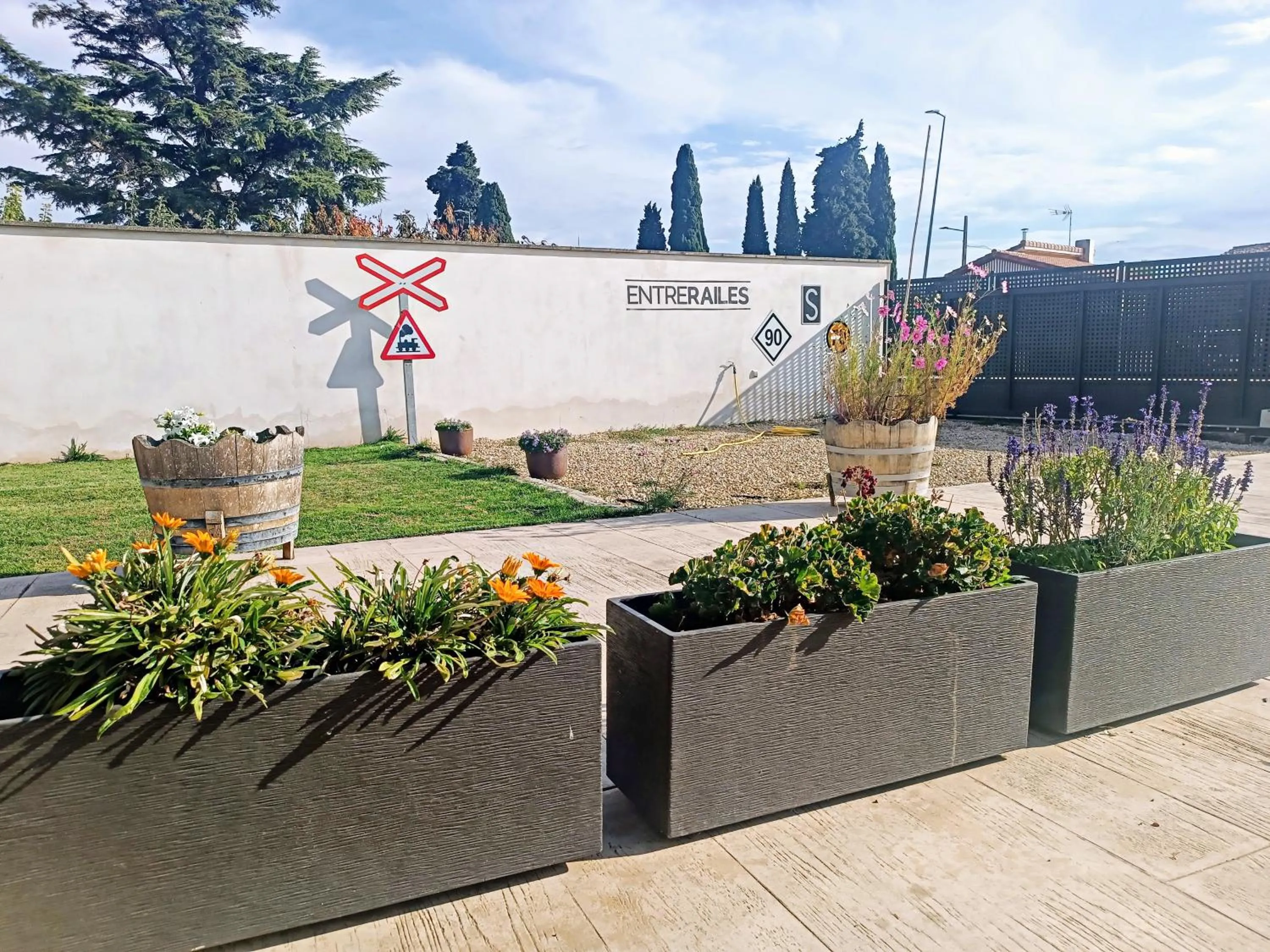 Property building in Hotel Entrerailes