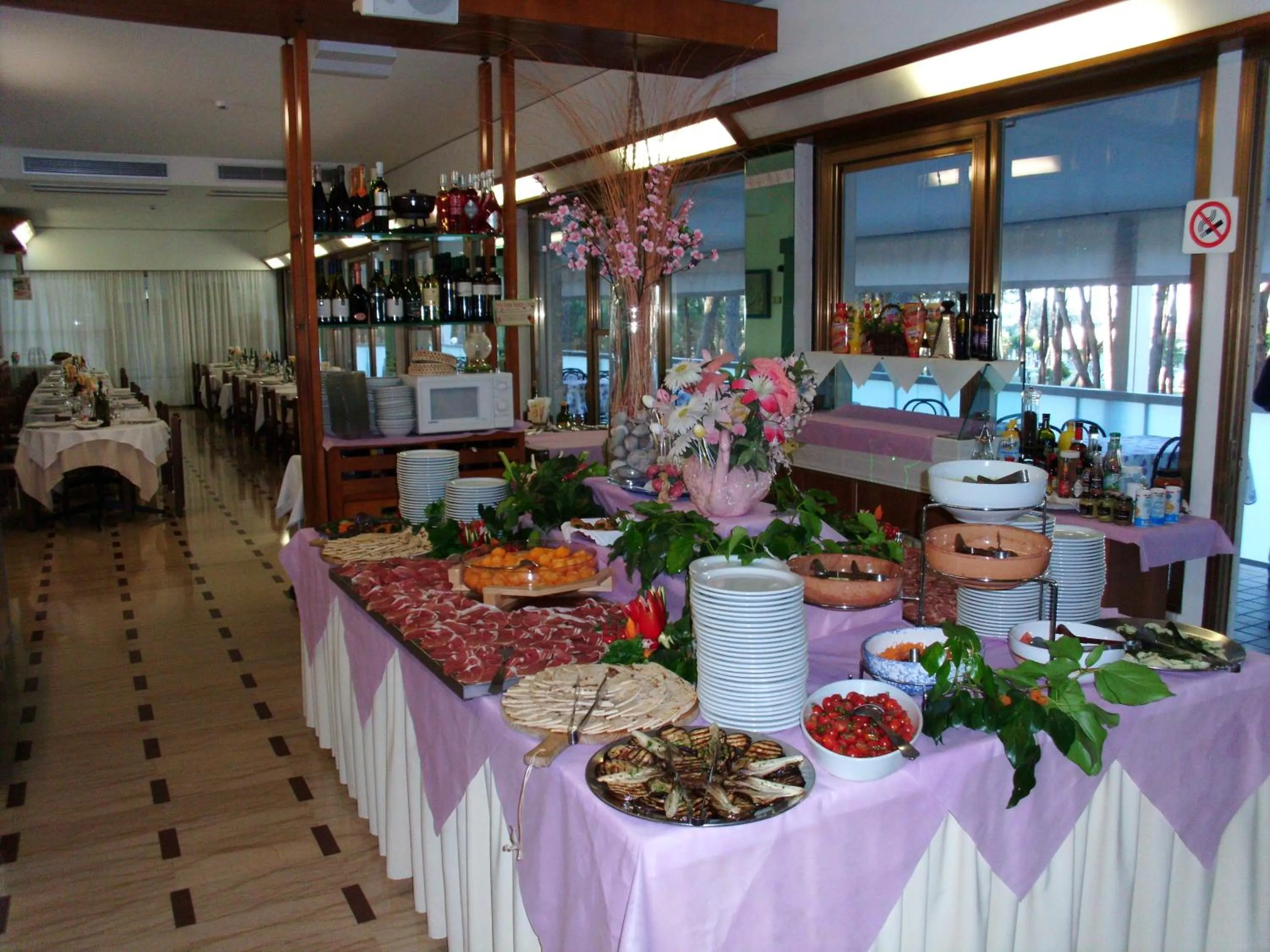 Restaurant/places to eat in Hotel Sahara