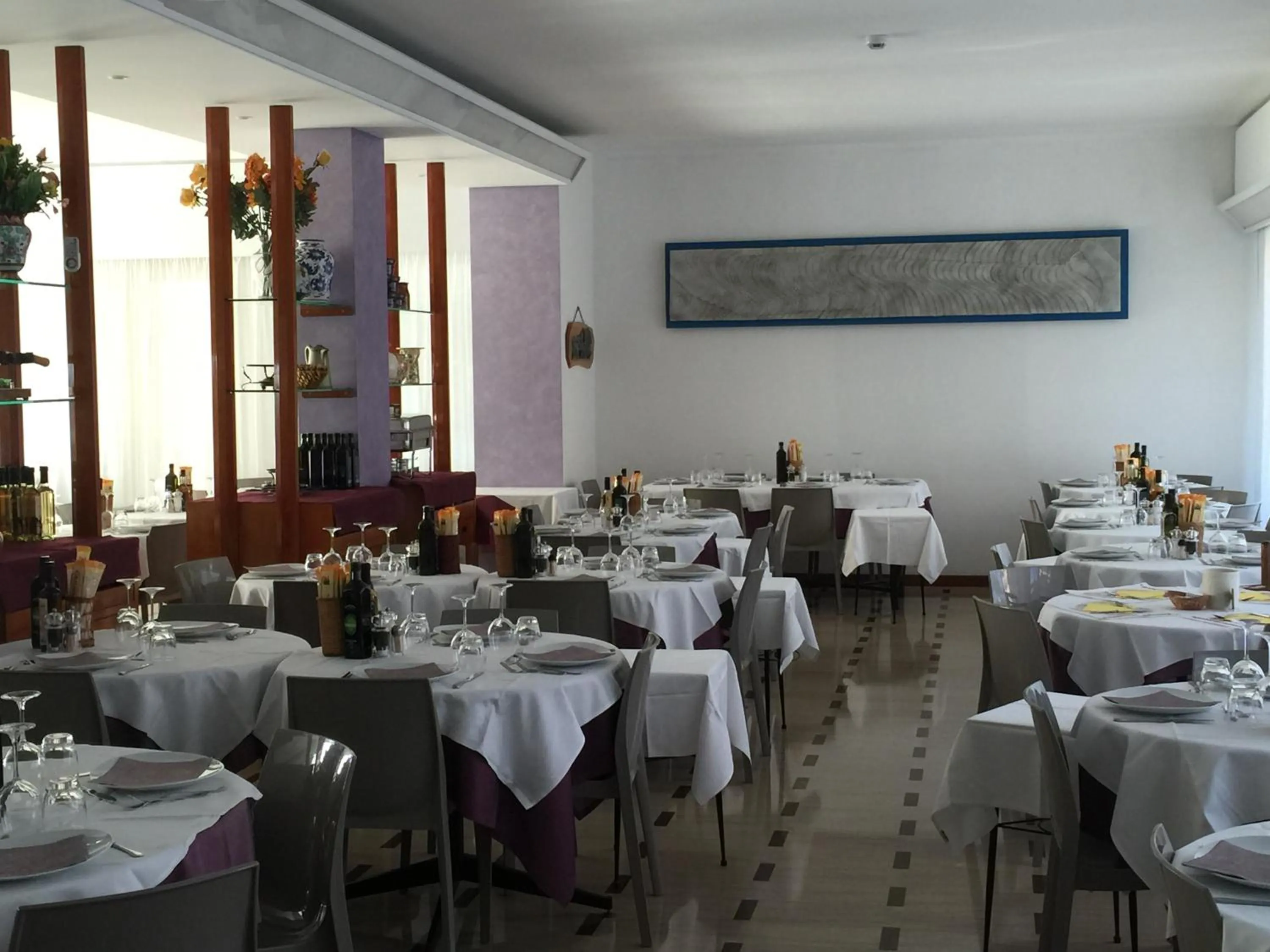 Restaurant/places to eat in Hotel Sahara