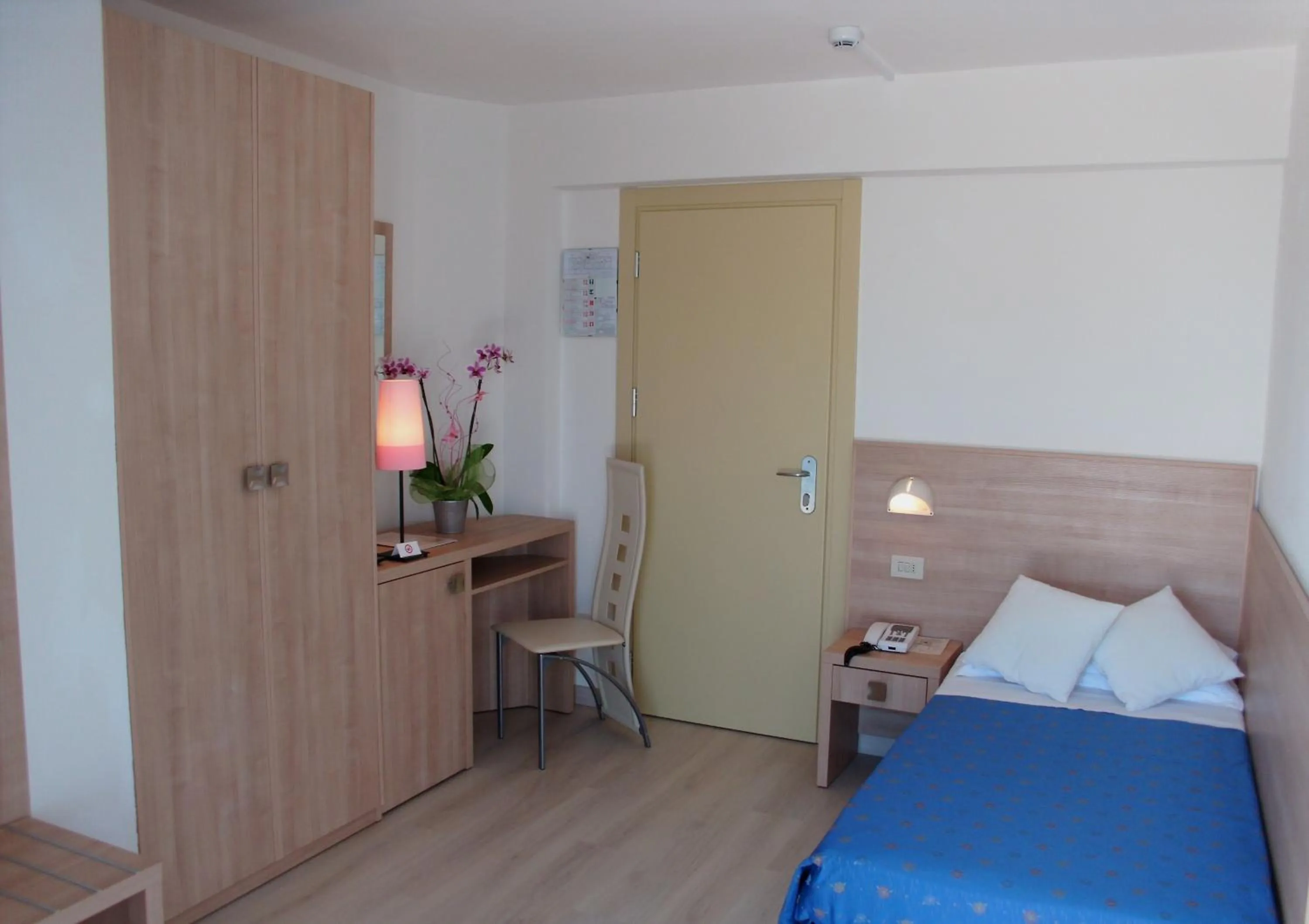 Bedroom, Bed in Hotel Sahara