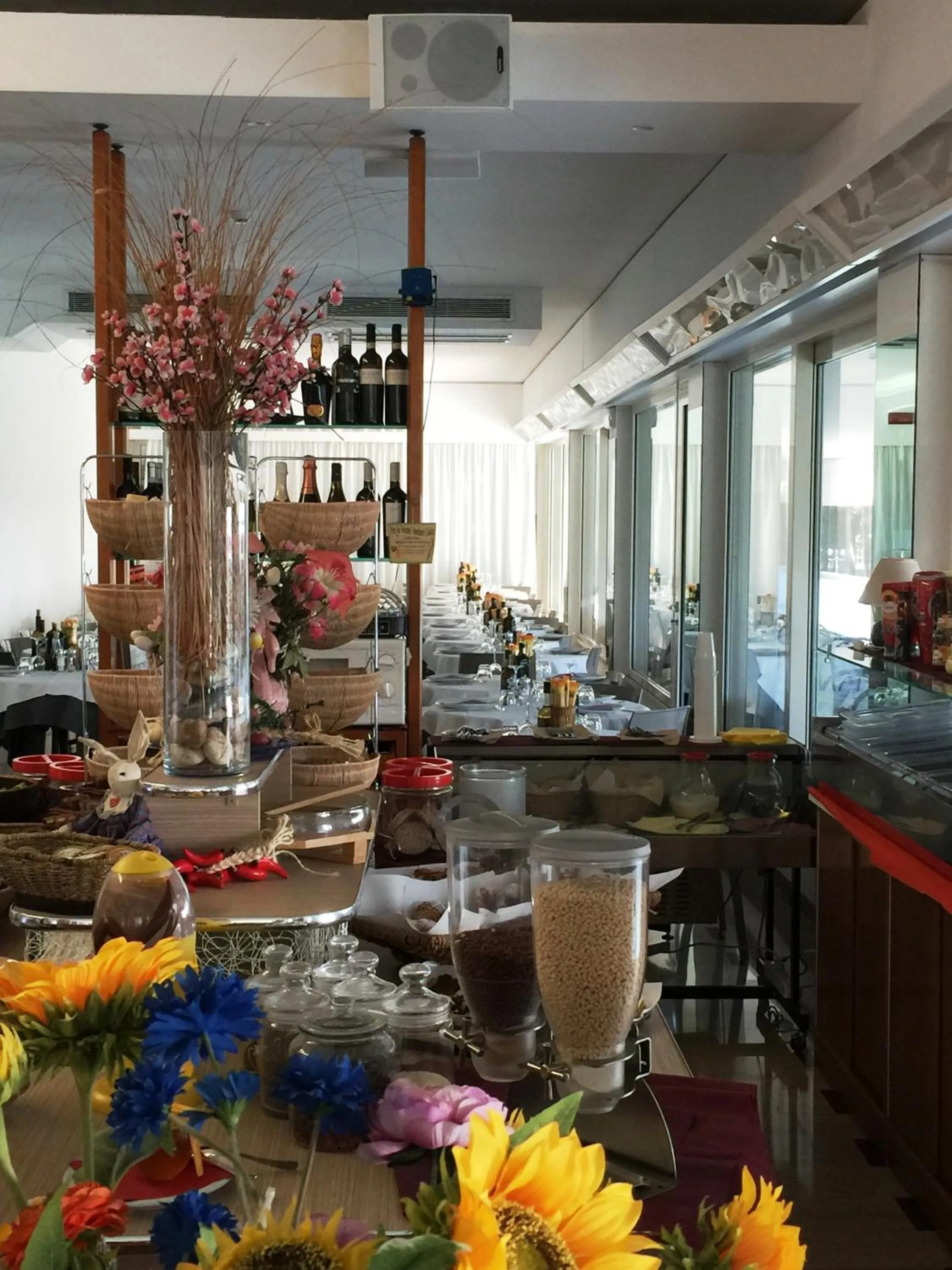 Restaurant/places to eat in Hotel Sahara