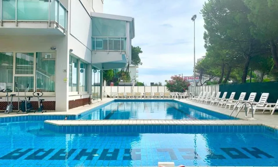 Swimming pool in Hotel Sahara