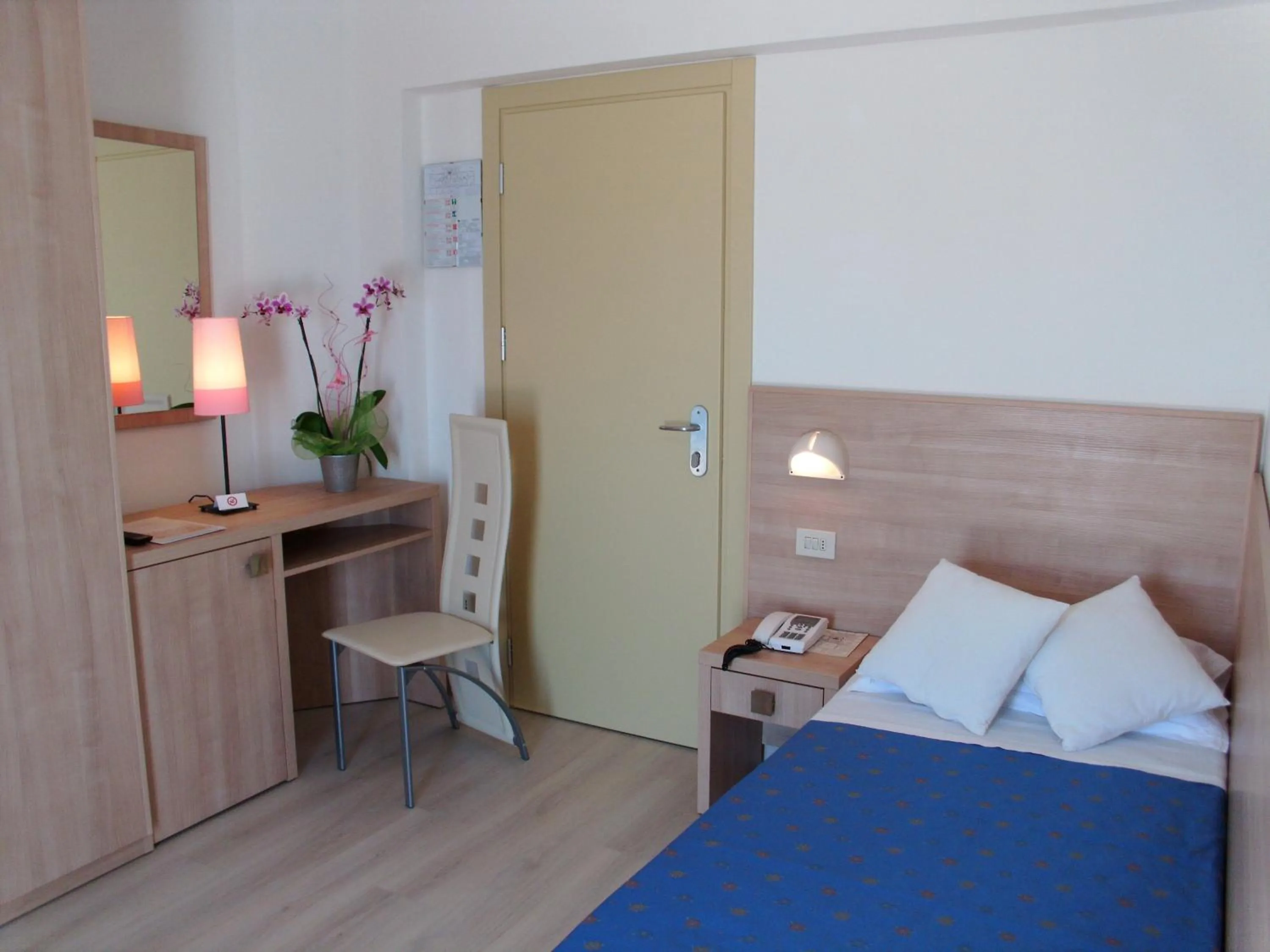 Bedroom, Bed in Hotel Sahara