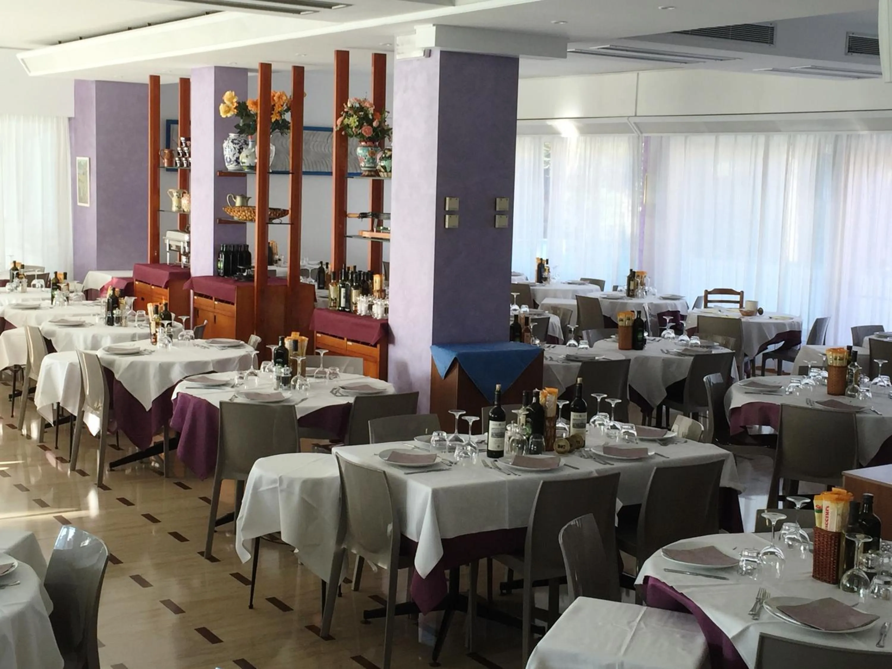 Restaurant/places to eat in Hotel Sahara