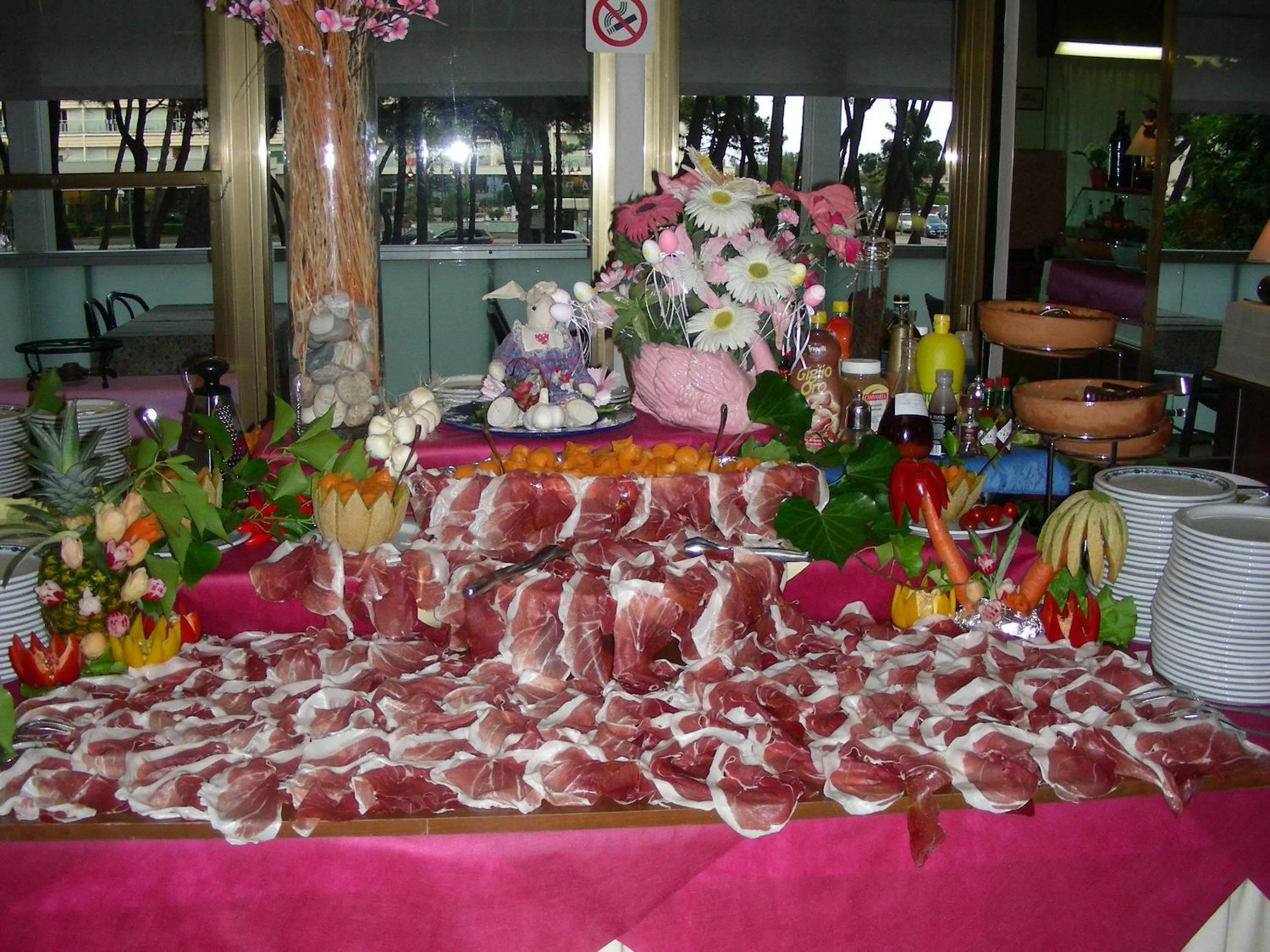 Restaurant/places to eat in Hotel Sahara