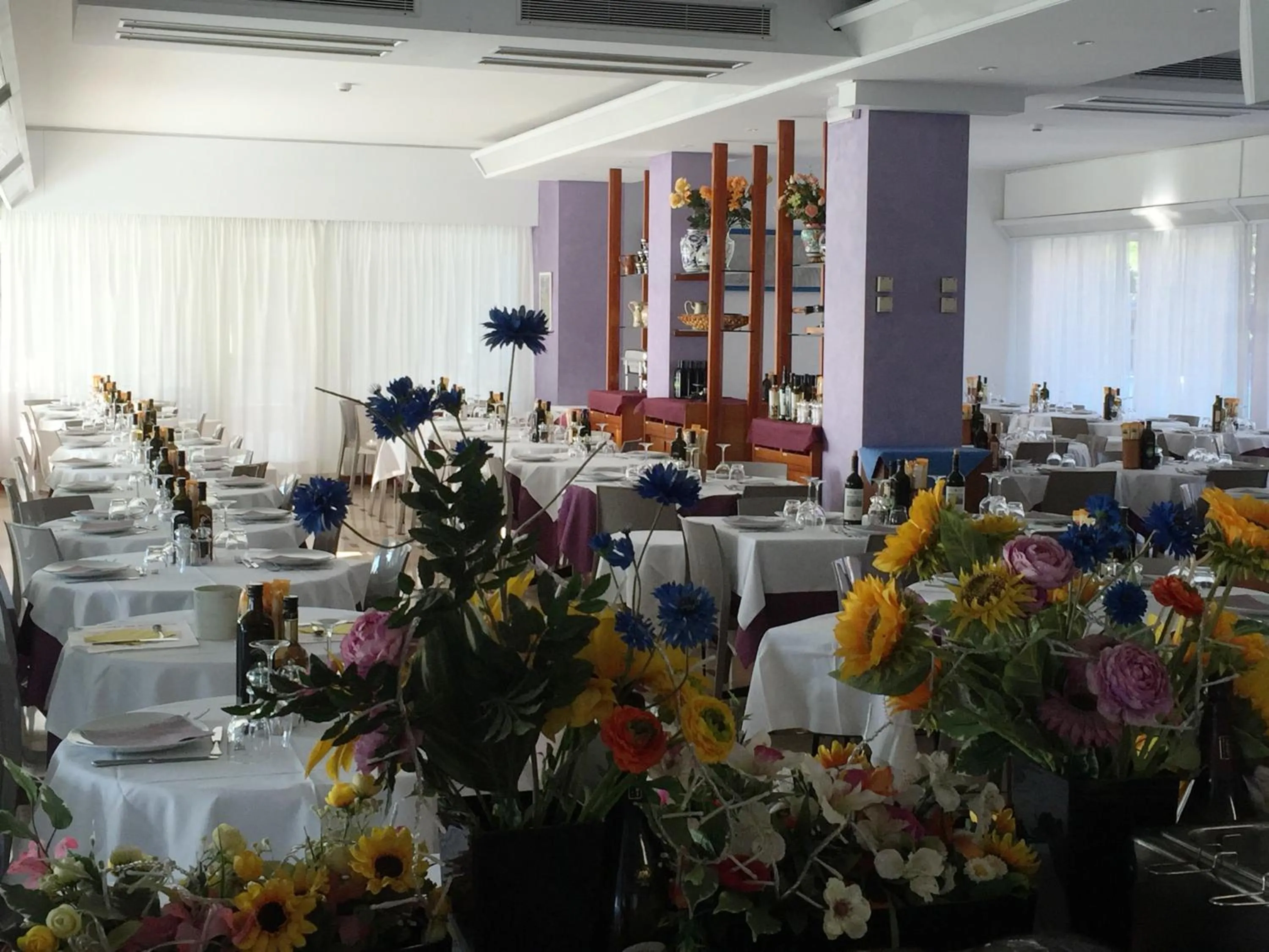 Restaurant/places to eat in Hotel Sahara