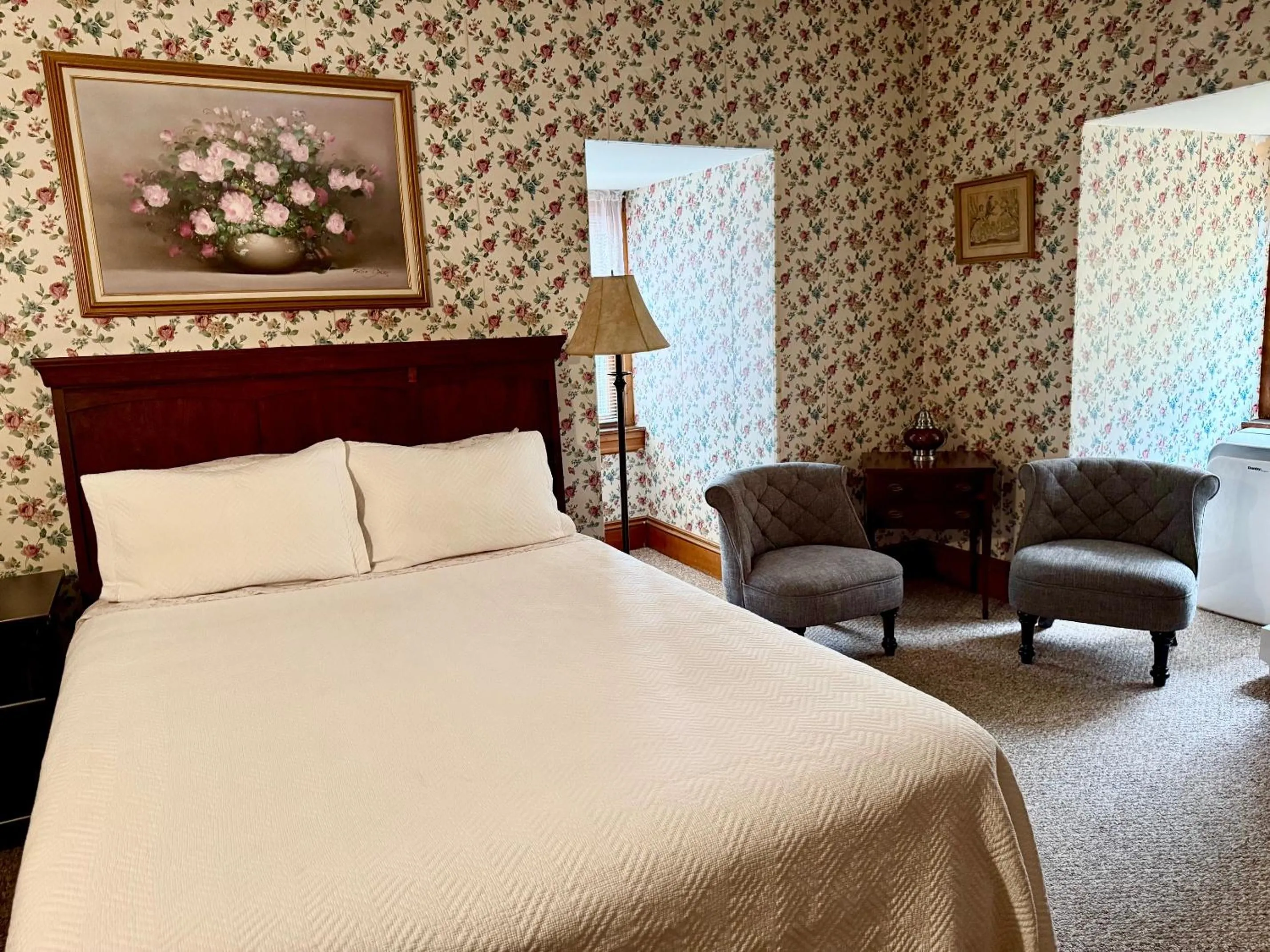 Bed in Carriage House Inn