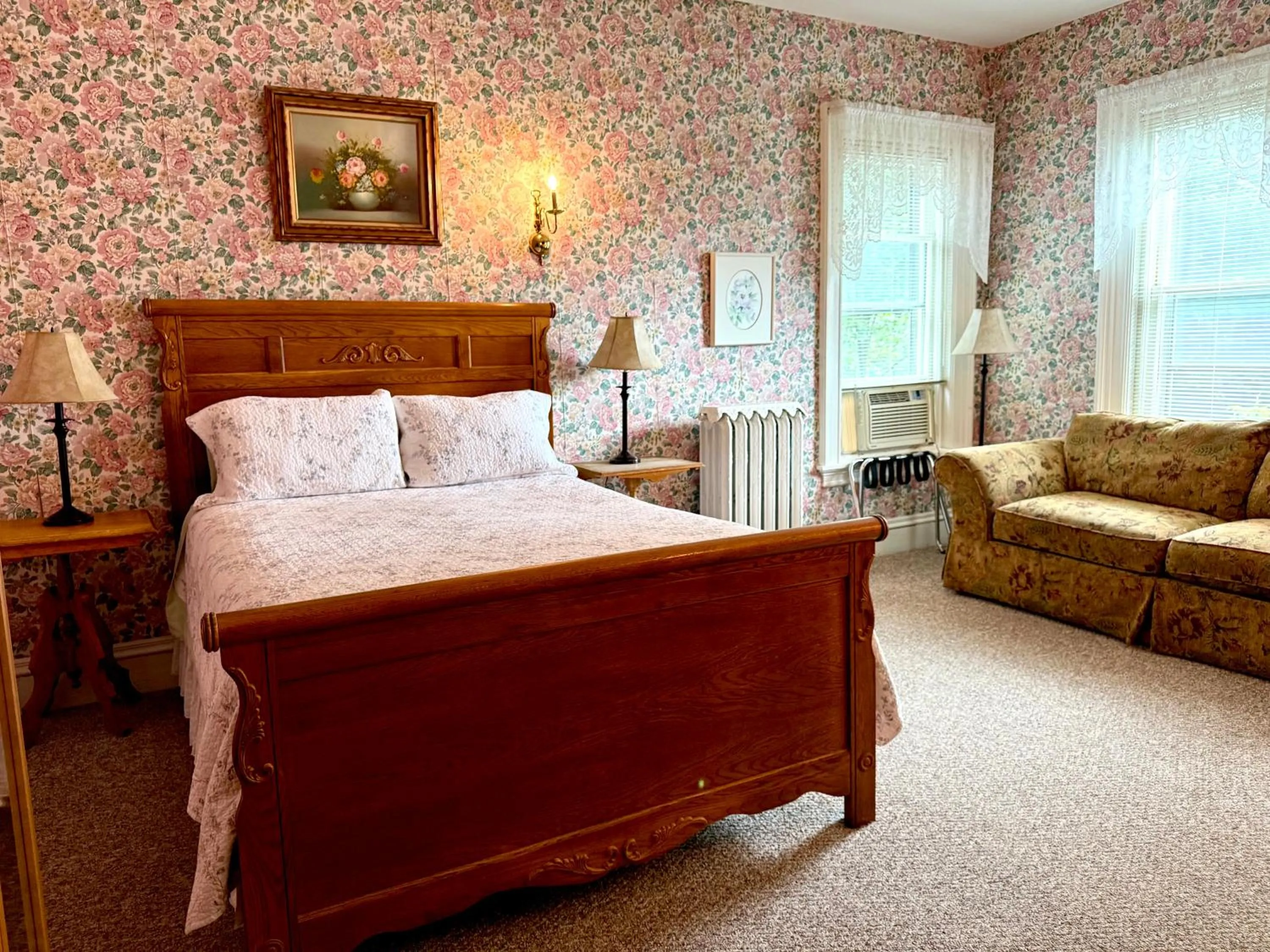 Bed in Carriage House Inn