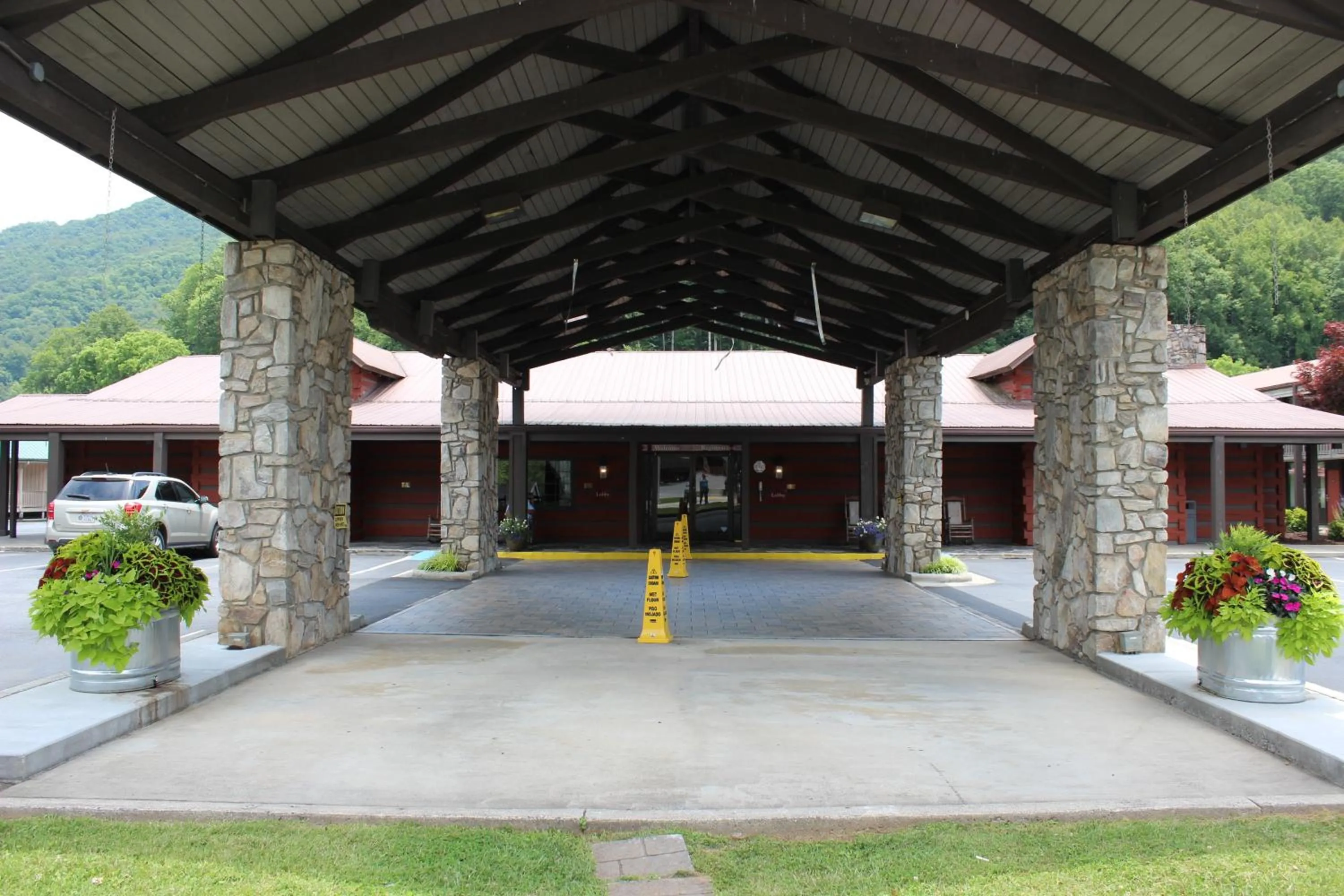 Day in Great Smokies Inn - Cherokee