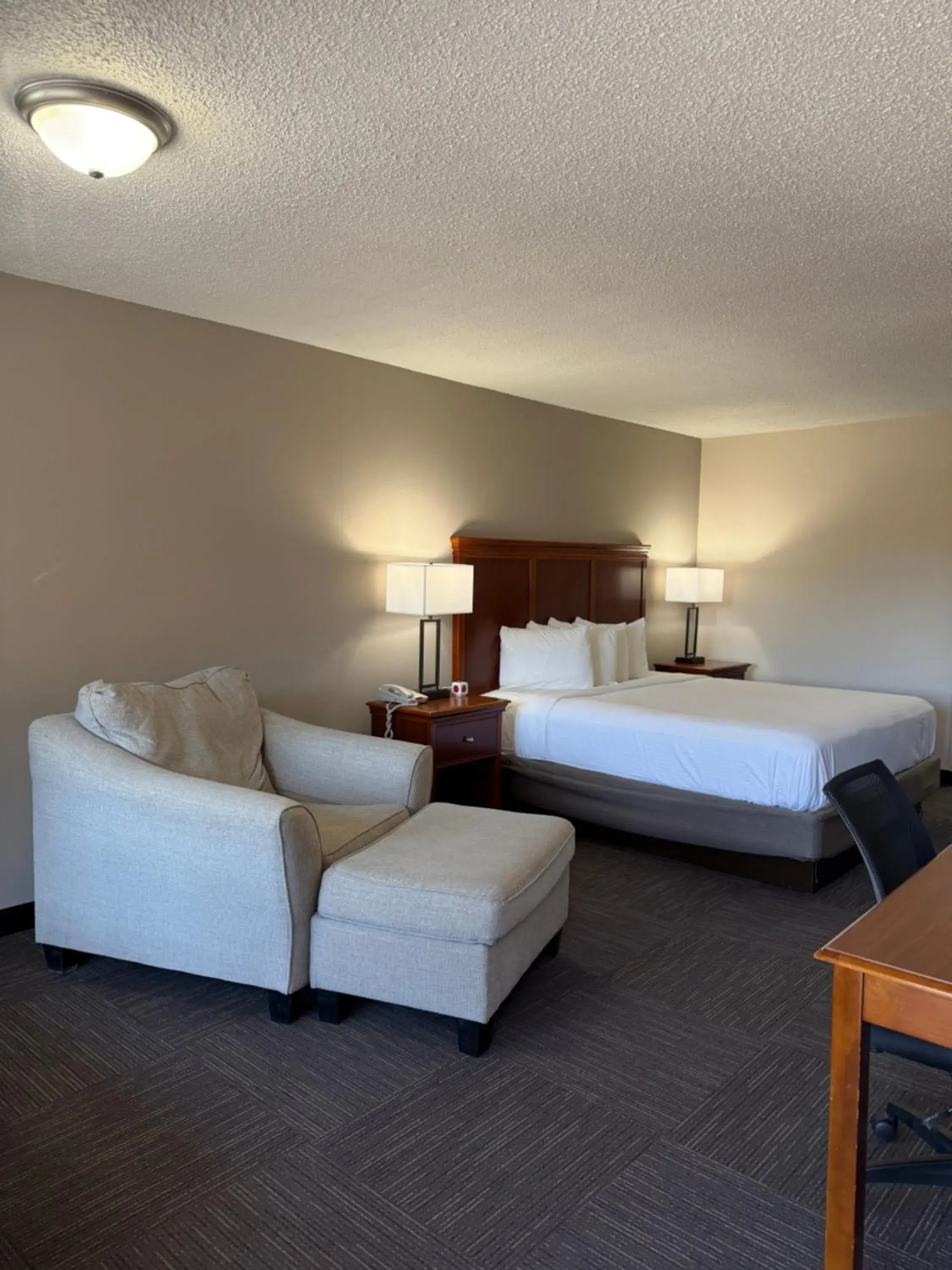 Bed in Great Smokies Inn - Cherokee Bed in Great Smokies Inn - Cherokee